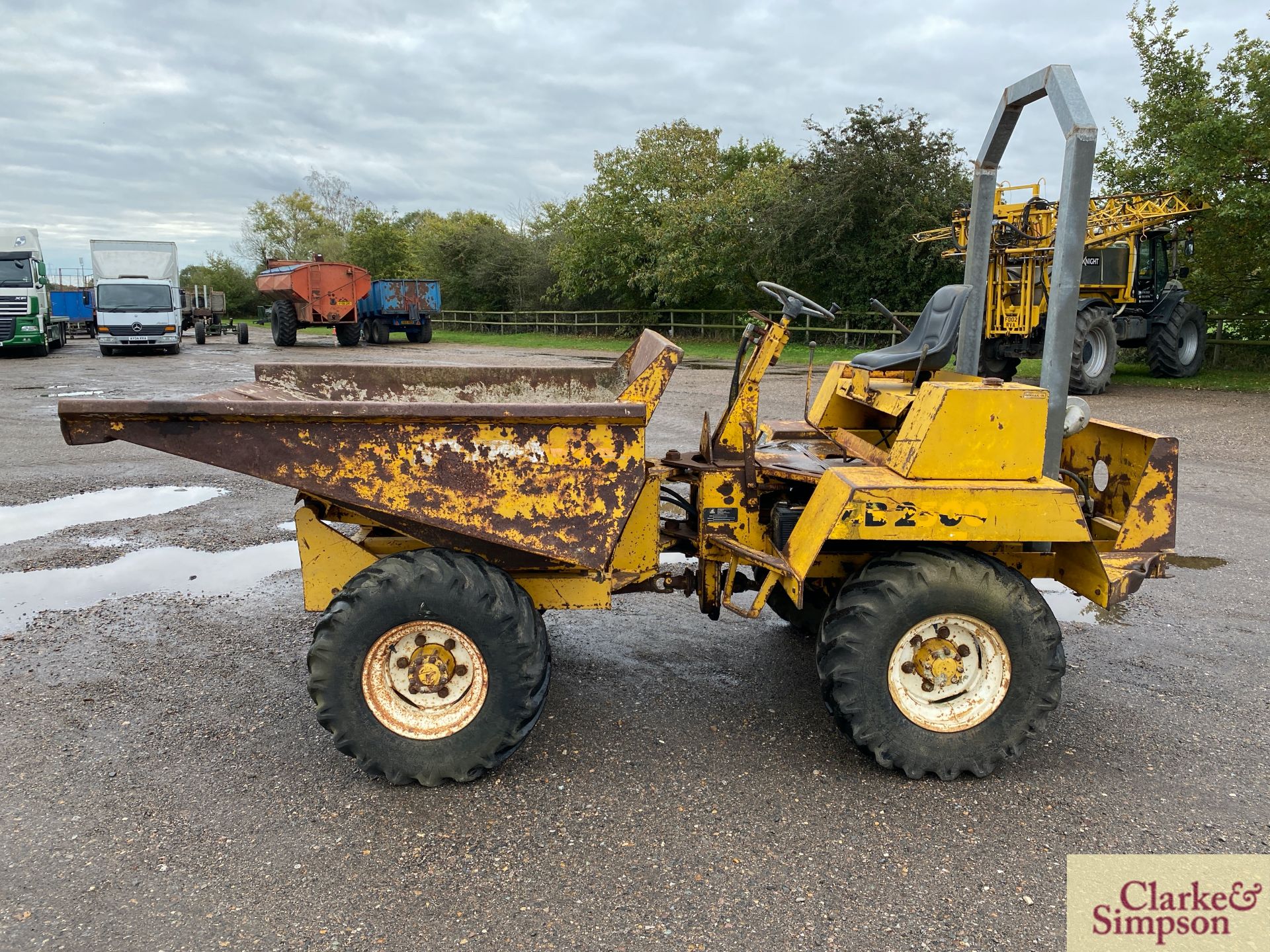 Winget 2.5T 4WD pivot steer dumper. 11.5/80R15 wheels and tyres. With electric start Lister 3cyl - Image 4 of 32