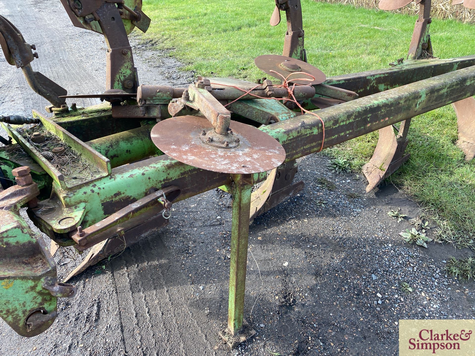 Dowdeswell DP7E 5F reversible plough. Serial number 414391418. * - Image 8 of 10