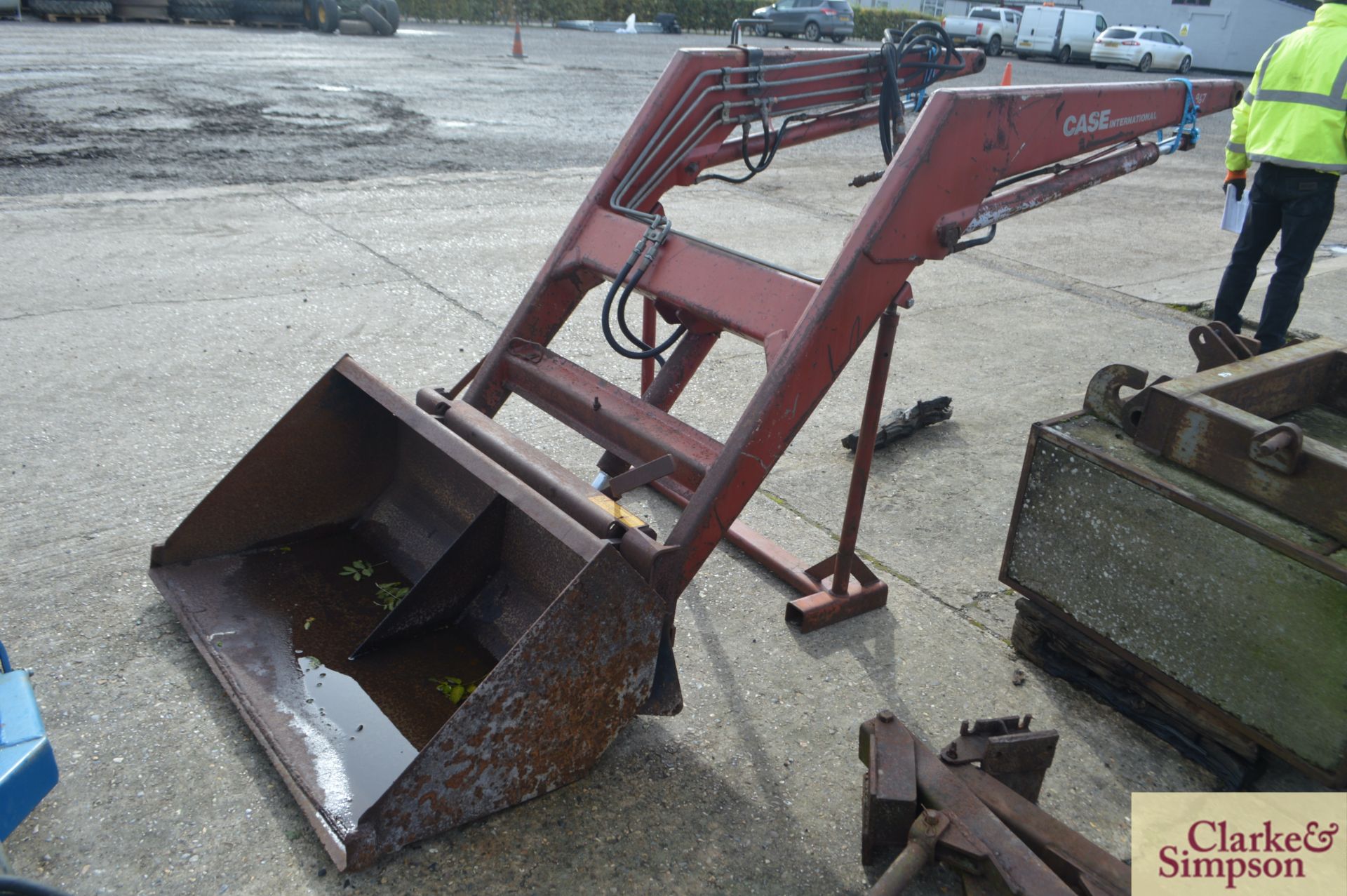 Front loader booms for Case IH. With quick release bucket. *