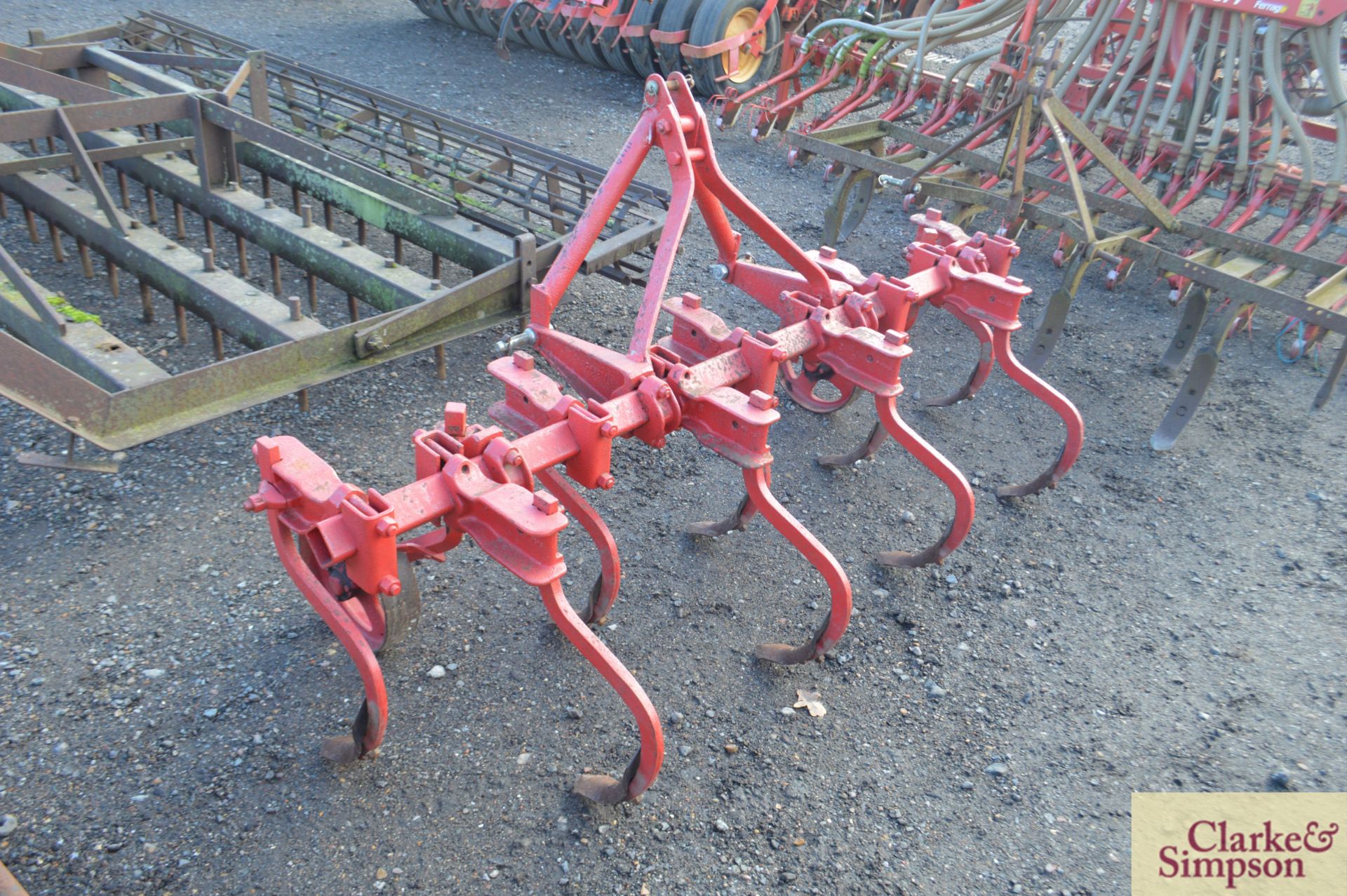 David Brown rigid leg cultivator. With depth wheel - Image 4 of 4