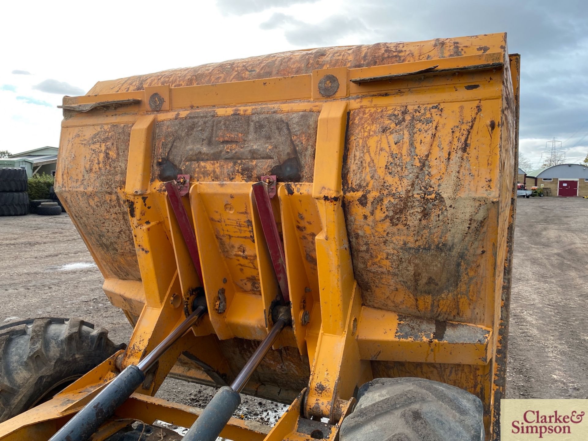 Benford 6T 4WD pivot steer dumper. 2000. Serial number SLBDNOOEY7H0721. 405/70R20 wheels and - Image 29 of 36