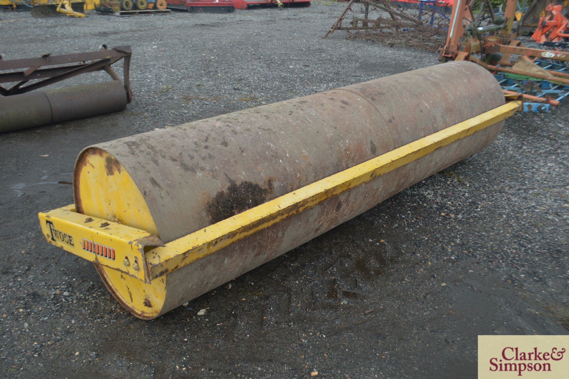 ** CATALOGUE CHANGE ** Twose 3m two drum flat roll (currently full). * - Image 2 of 4