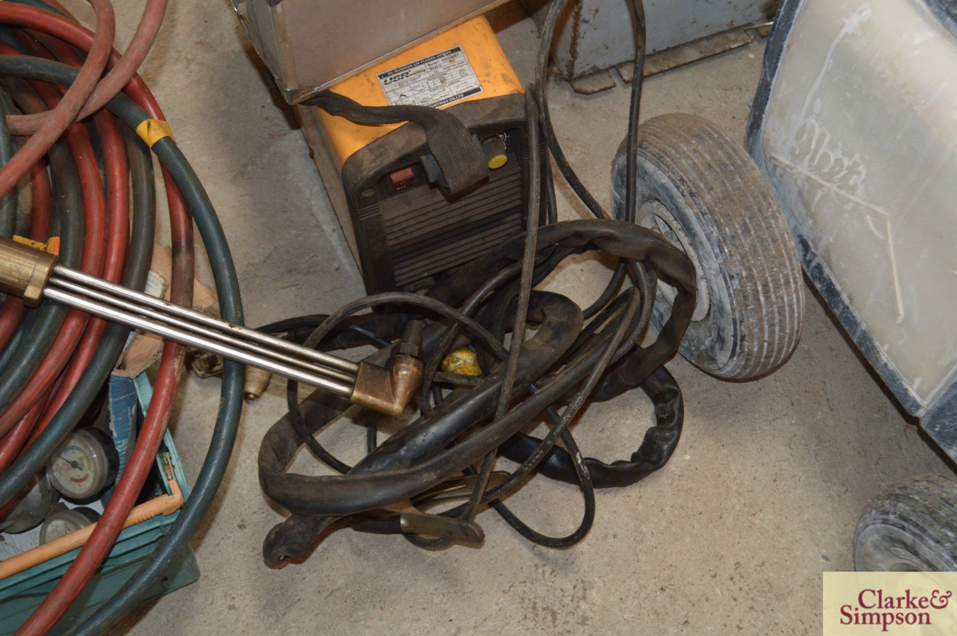 USR 40ET plasma cutter with accessories. - Image 2 of 2