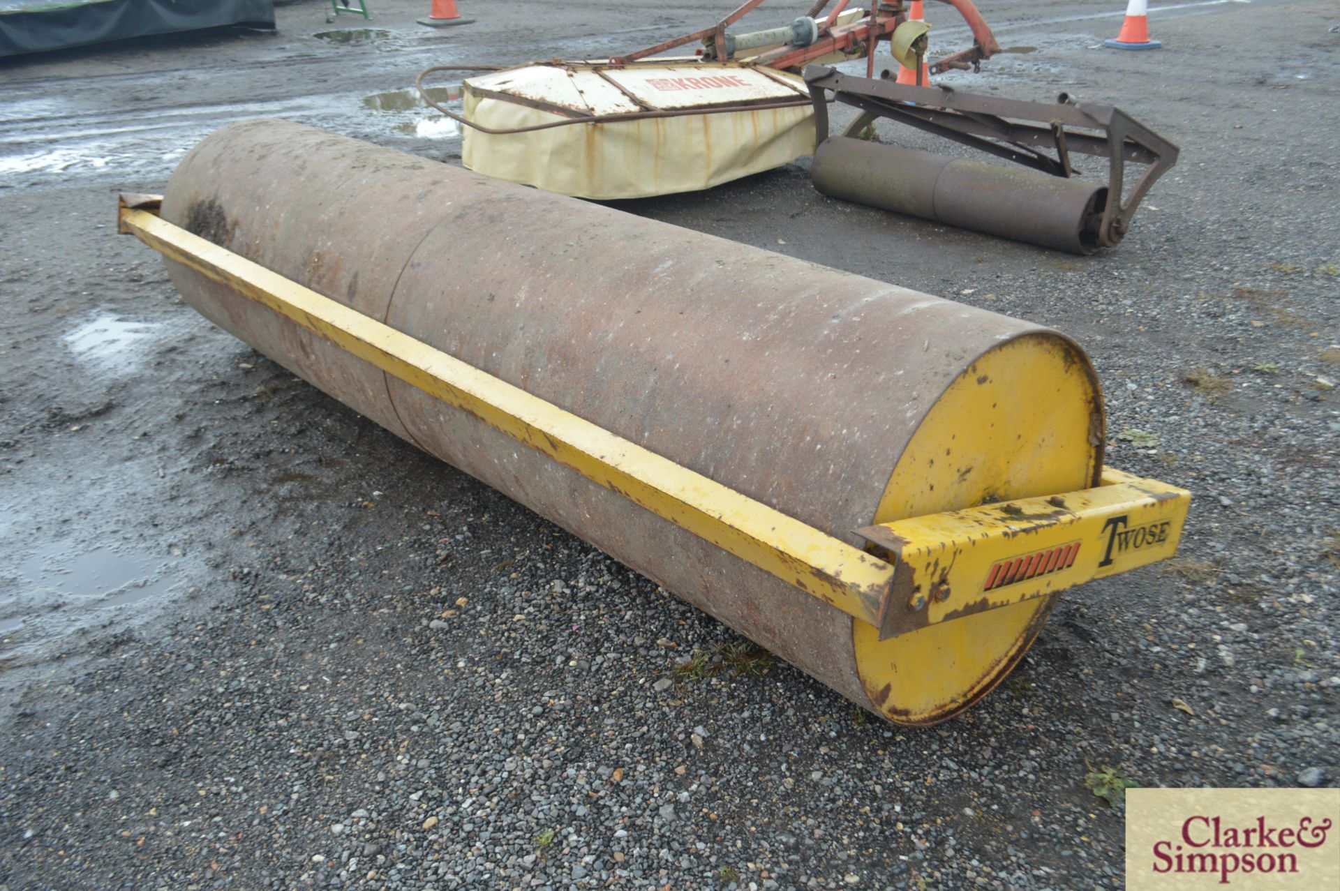 ** CATALOGUE CHANGE ** Twose 3m two drum flat roll (currently full). *