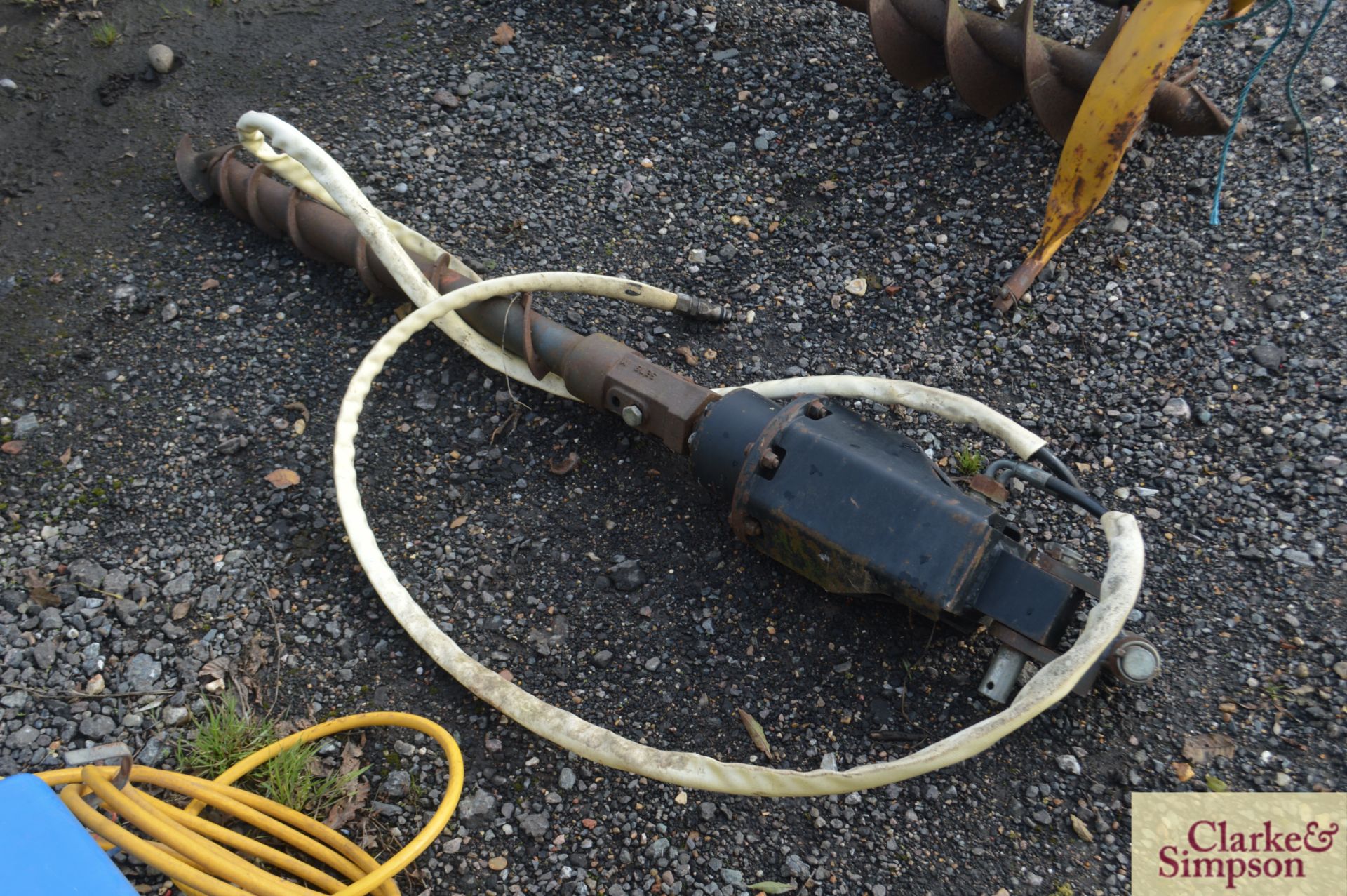 Hydraulic post hole borer to fit mini-digger. * - Image 3 of 4