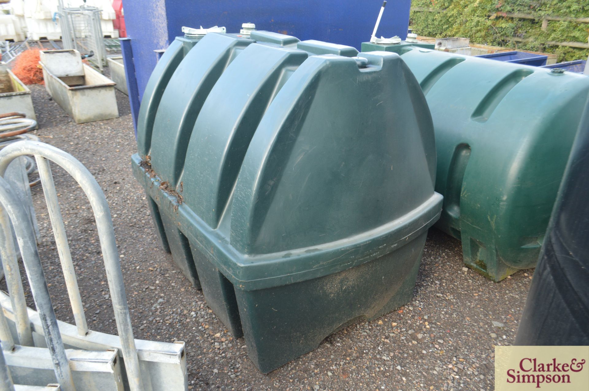 Titan 1250L oil tank. With tap and adaptor. - Image 2 of 4