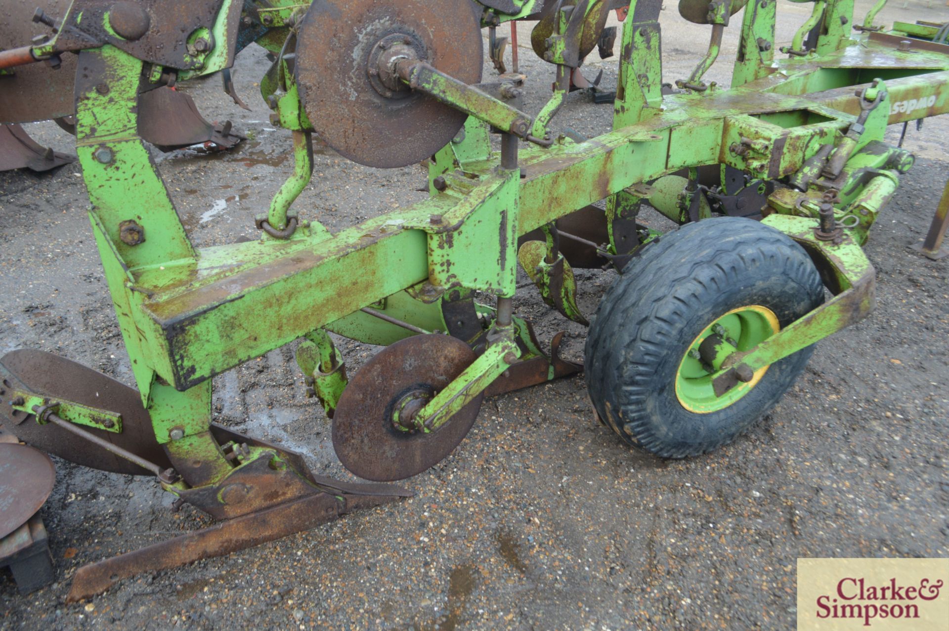 Dowdeswell DP7D2 4+1F reversible plough. Serial number 8812344. With rear discs. Owned from new. * - Image 5 of 10