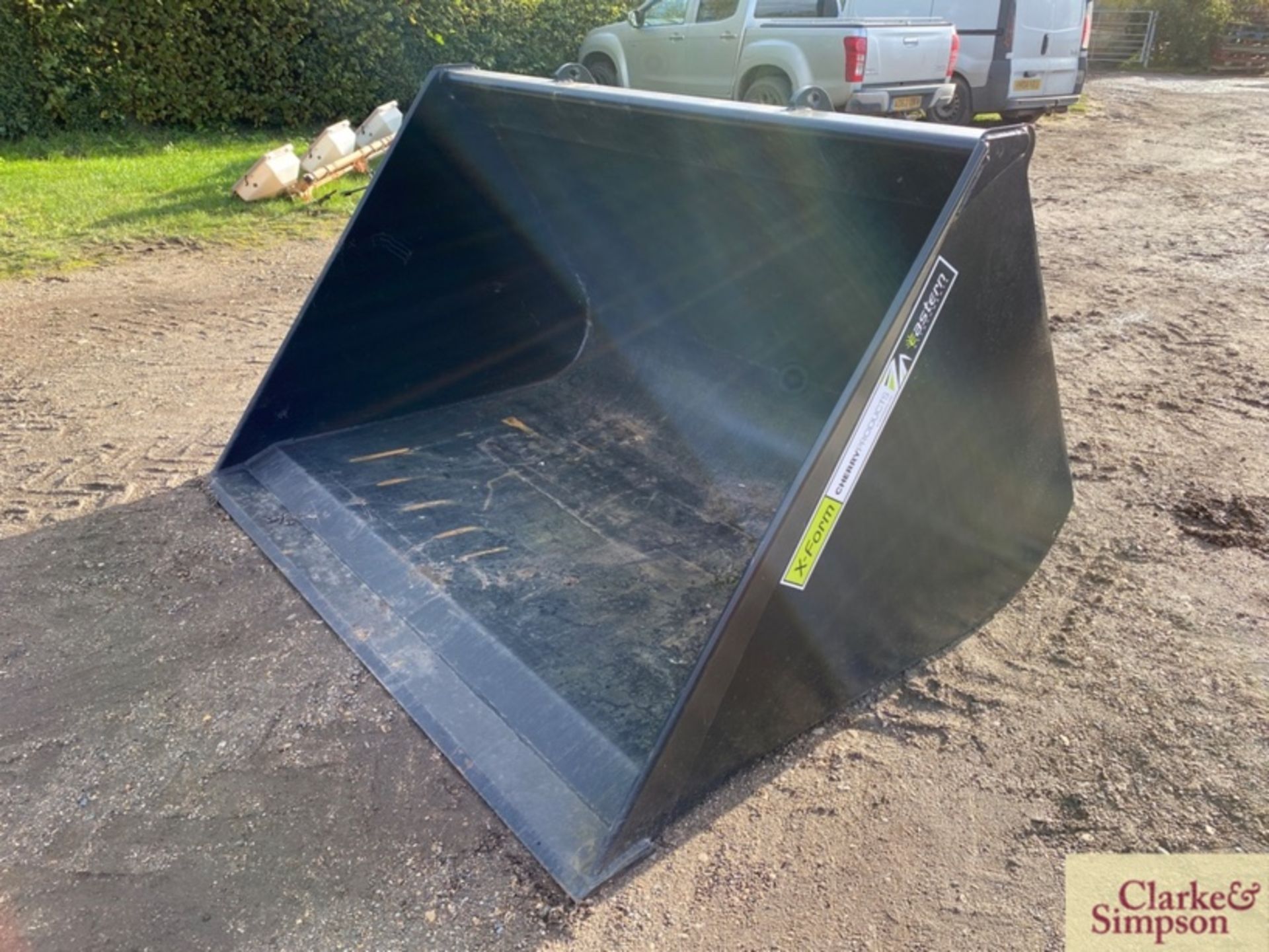 Eastern X-Form 2.8cu m grain bucket. 2018. With JCB Q-Fit brackets. * - Image 3 of 3