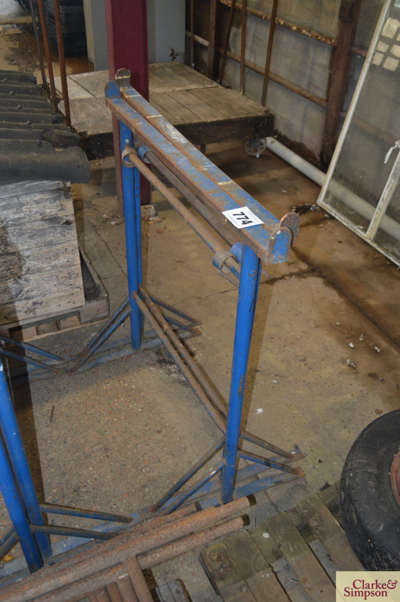 2x builders trestles.