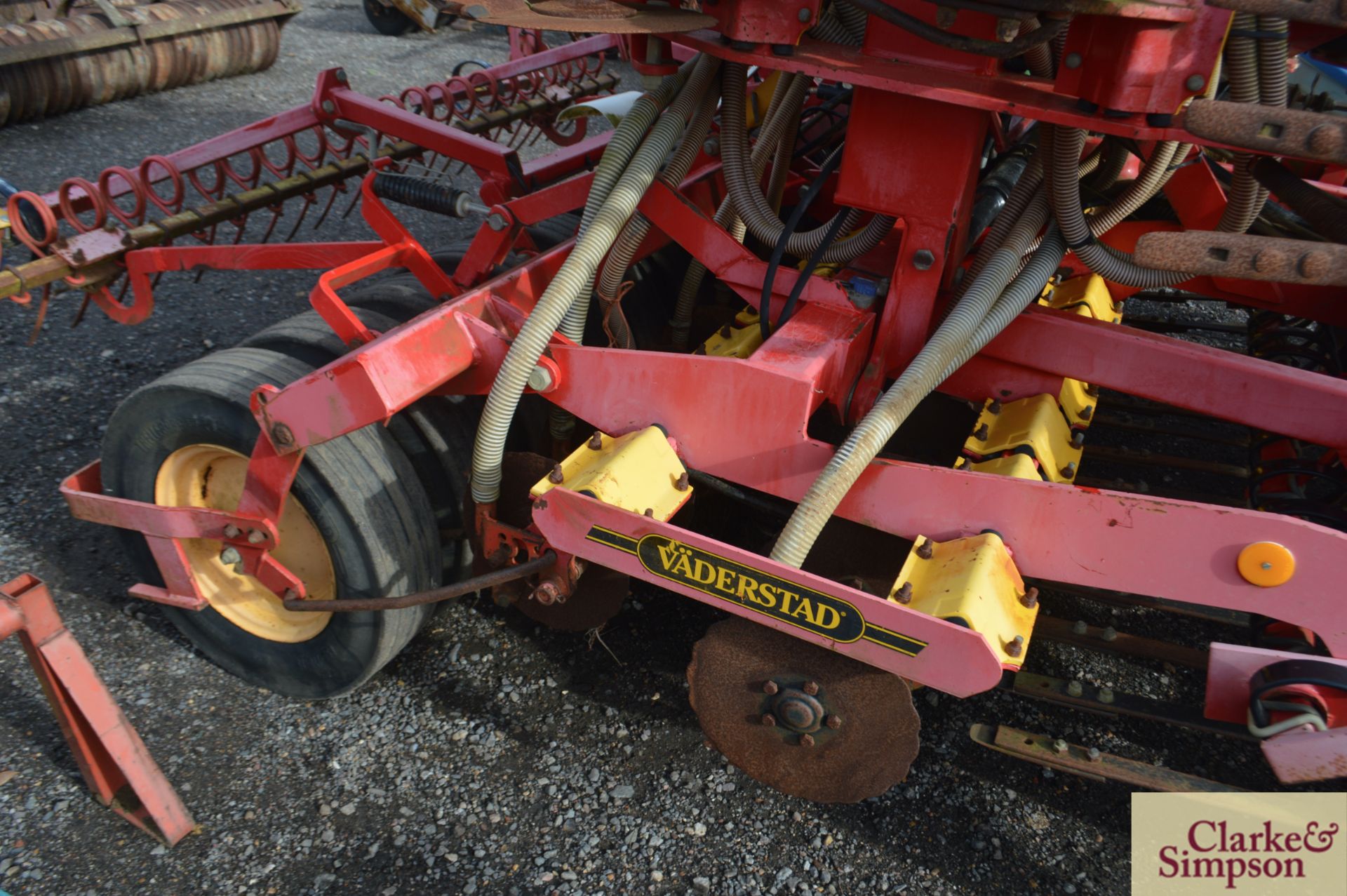 Vaderstad Rapid RDA400F 4m System Disc drill. 2001. Serial number 11033. With pre-emergence - Image 11 of 21