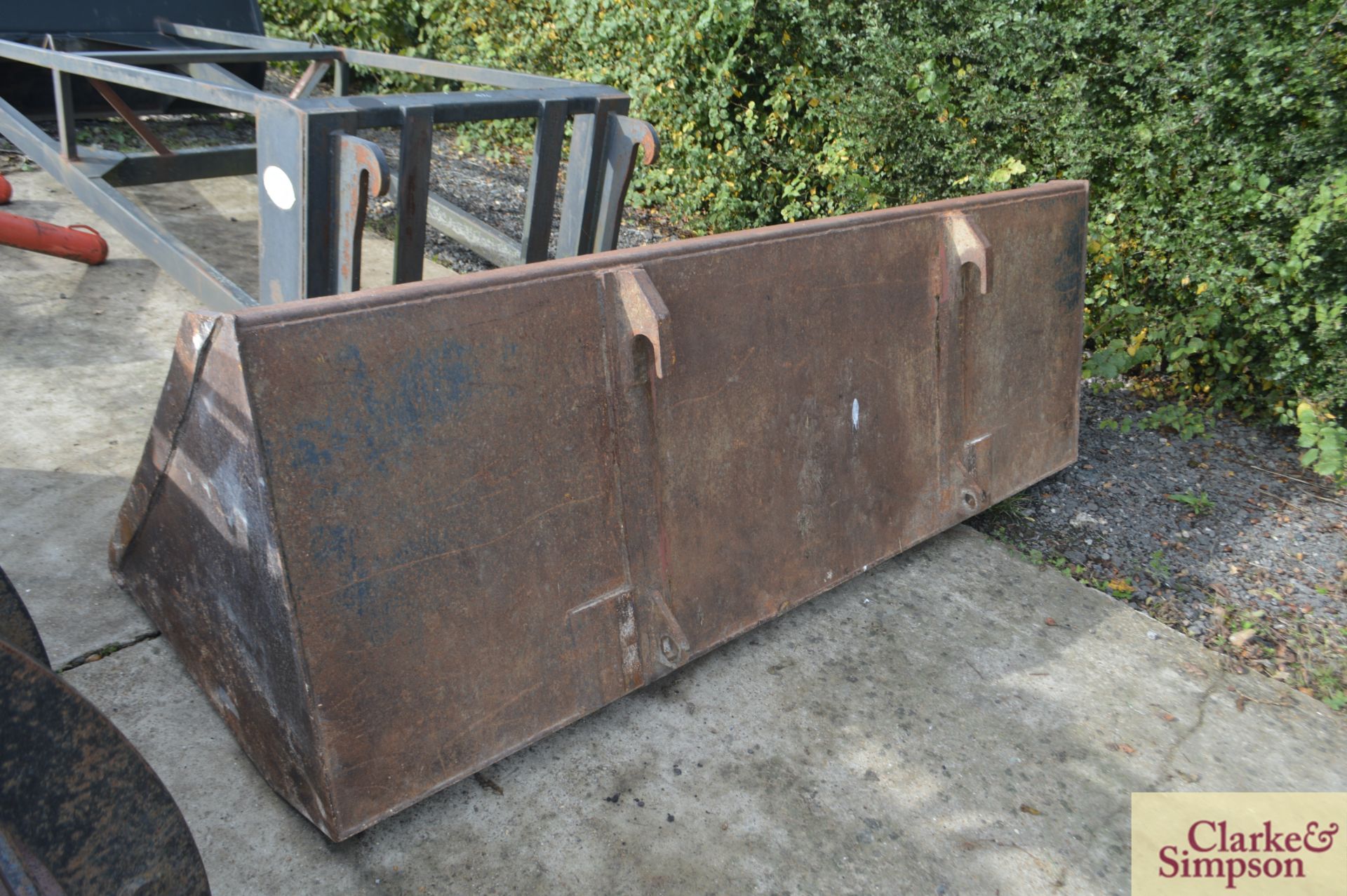 Teleporter bucket. JCB Q-Fit brackets. *