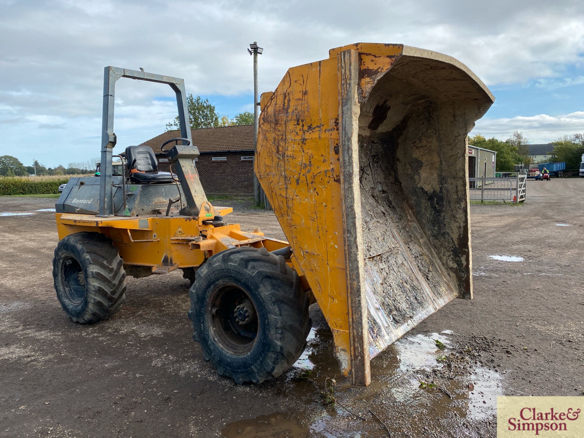 Benford 6T 4WD pivot steer dumper. 2000. Serial number SLBDNOOEY7H0721. 405/70R20 wheels and - Image 26 of 36