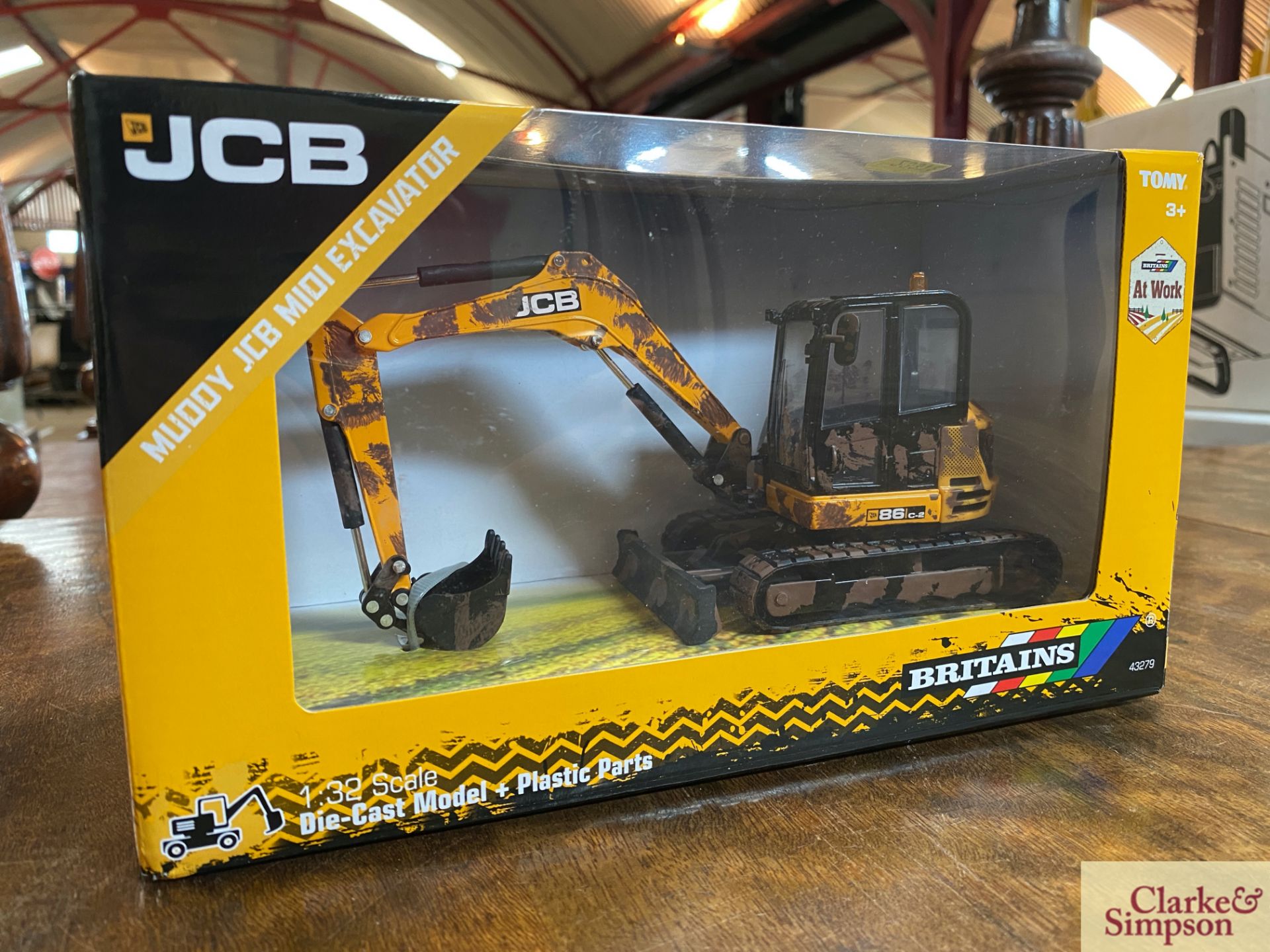 Britains Muddy JCB Midi-Excavator 1/32.*