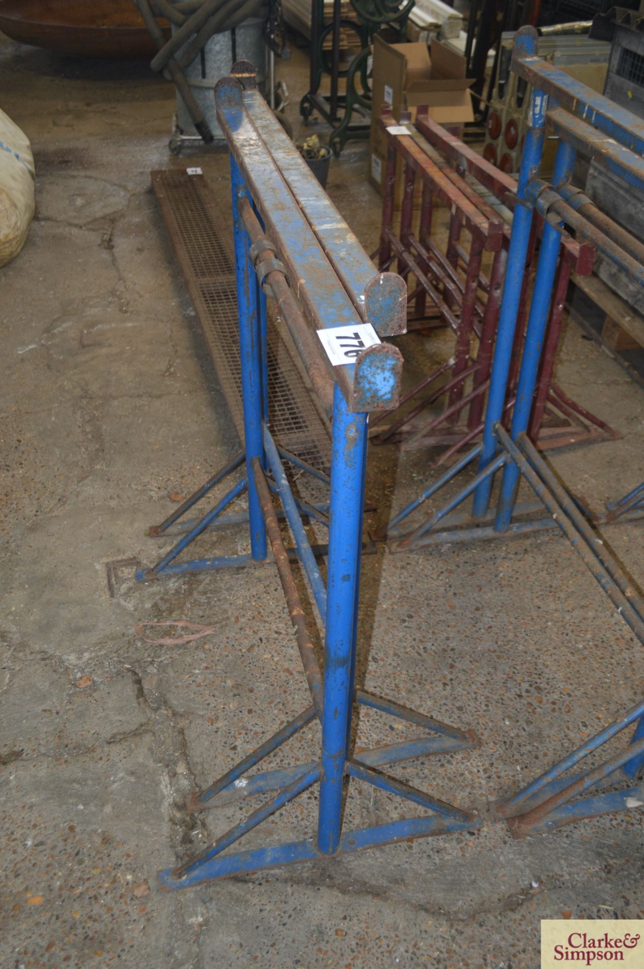 2x builders trestles.