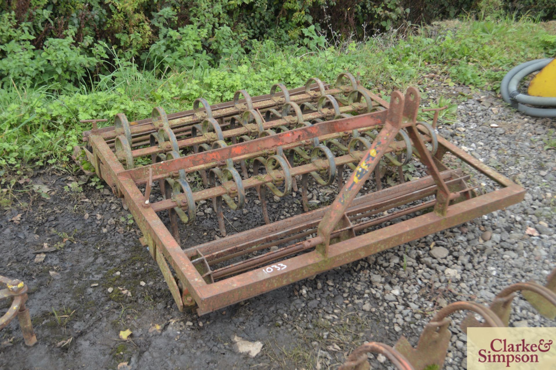 Lewis 4ft compact levelling harrow. Comprising crumbler, four rows of mini spring tines and - Image 4 of 4