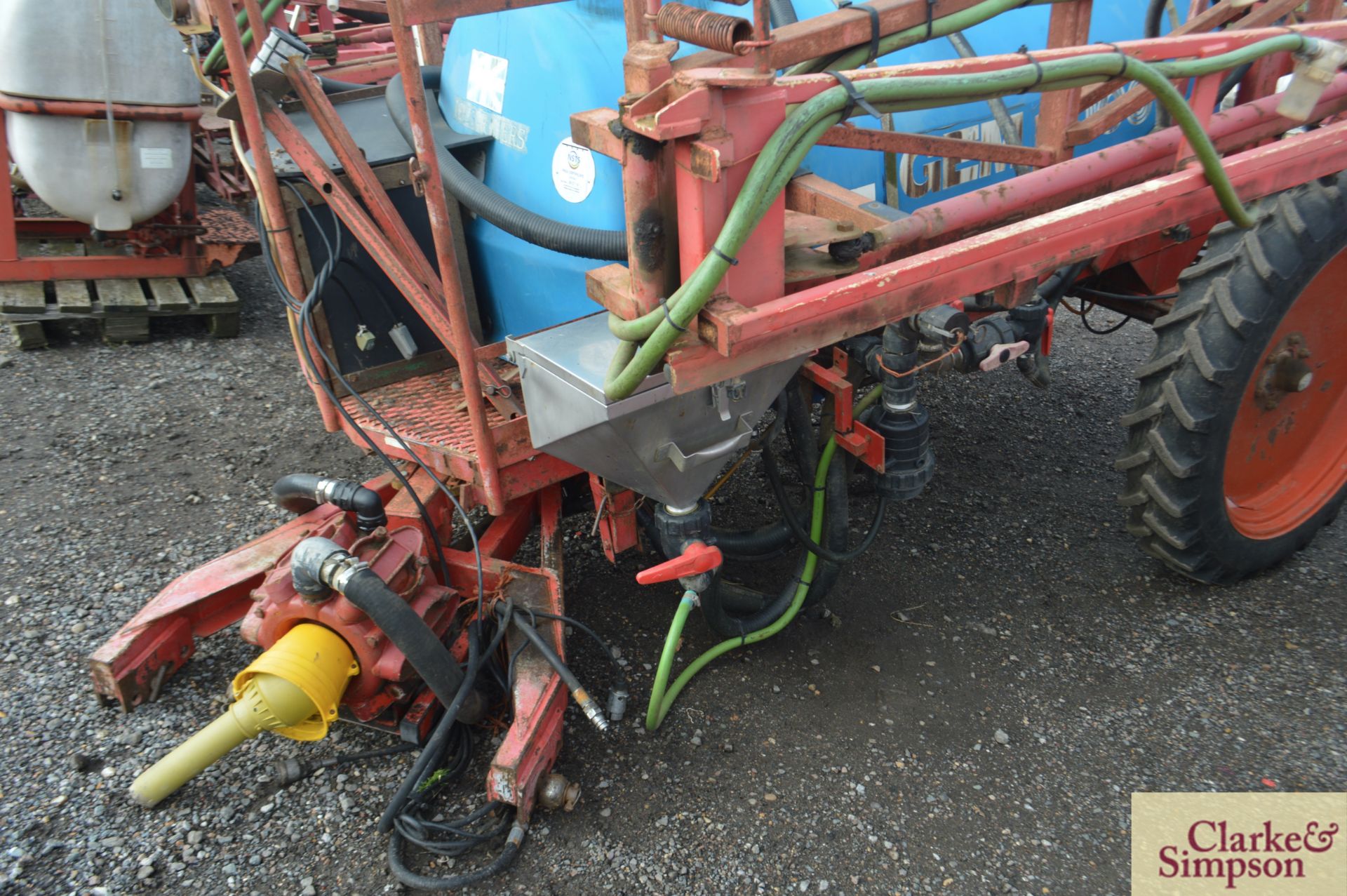 Gem 18m 2000L trailed sprayer. 1990. Serial number 337. 230/95R36 wheels and tyres. With drawbar - Image 9 of 11