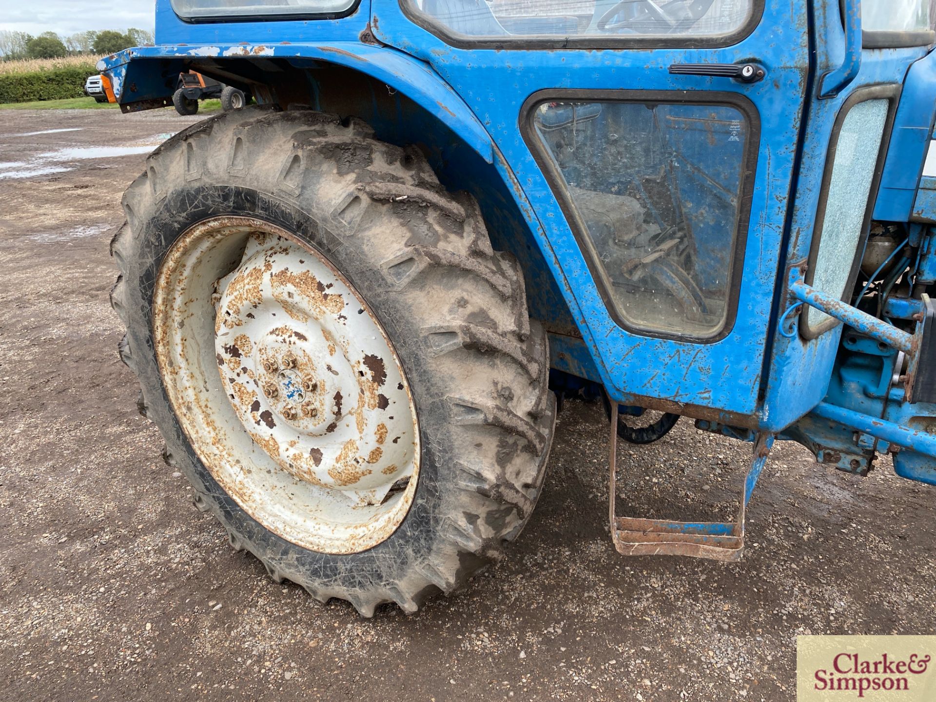 Ford 4100 2WD tractor. Registration SGV 409R. Date of first registration 02/1977. Serial number - Image 23 of 43