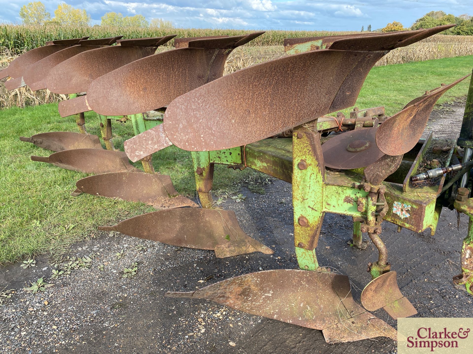 Dowdeswell DP7E 5F reversible plough. Serial number 414391418. * - Image 5 of 10