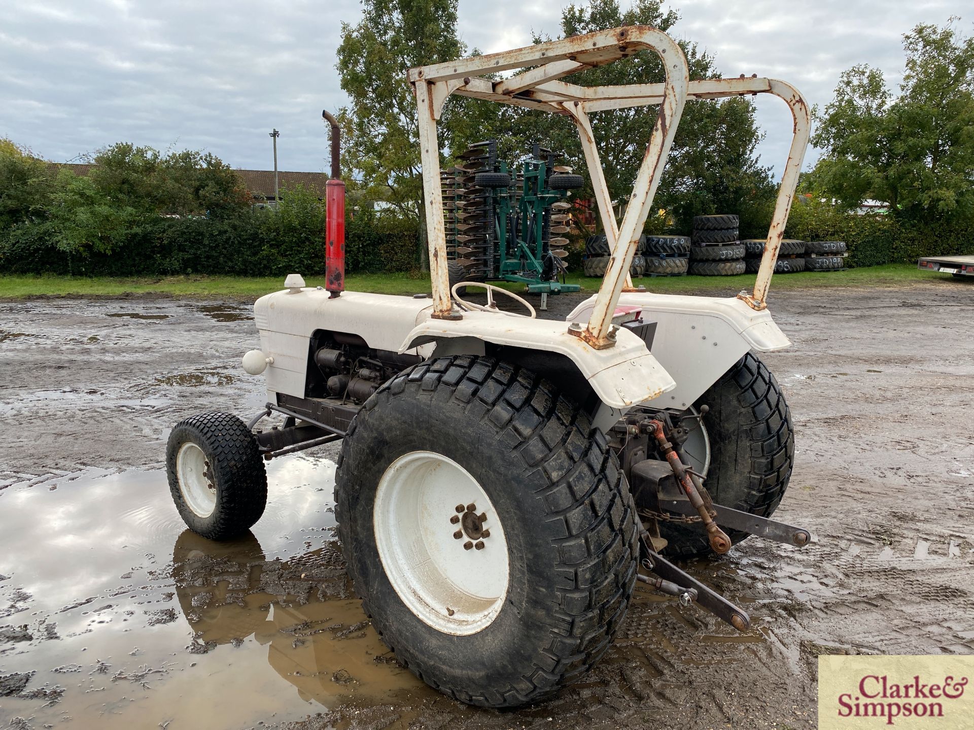 David Brown 885 2WD tractor. Serial number 623535. 2,972 hours. 16.9-24 rear turf tyres @ 99%. - Image 5 of 34