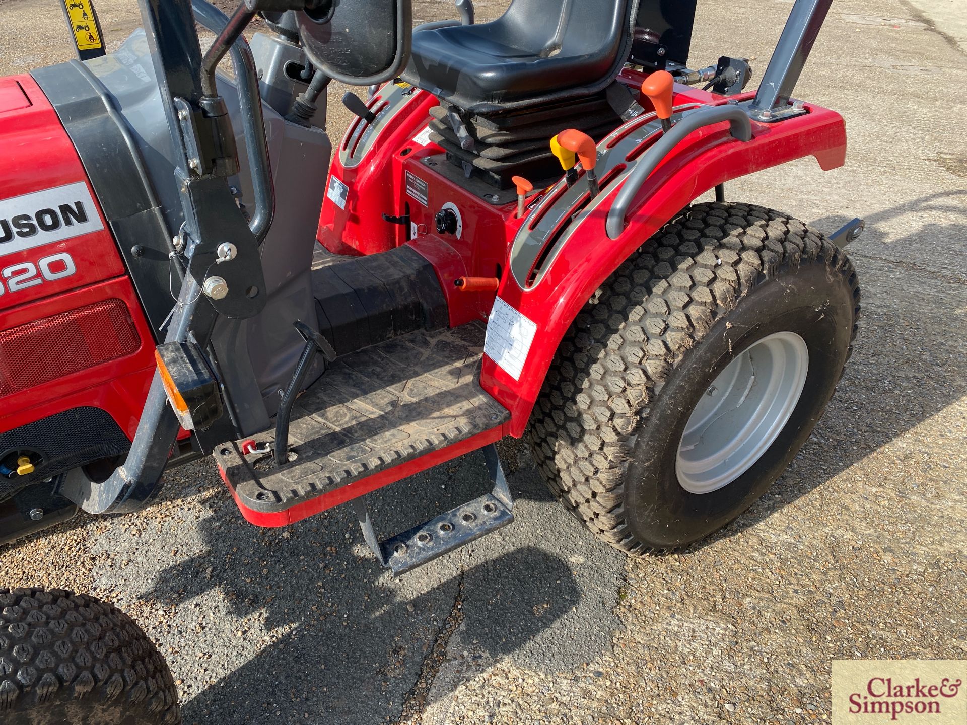 Massey Ferguson 1520 4WD compact tractor. 2017. Registration AY19 BXB. Date of first registration - Image 12 of 38