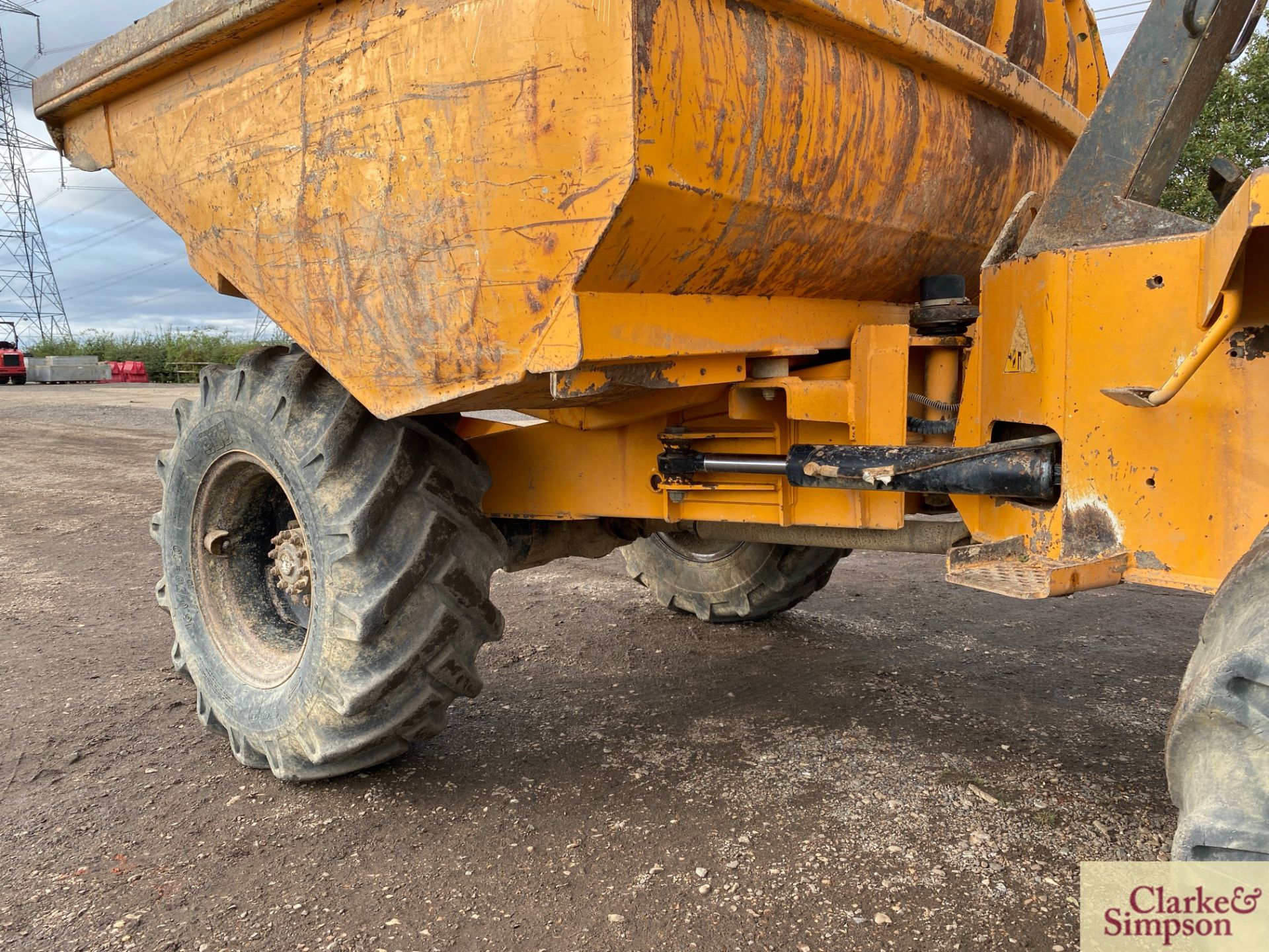 Benford 6T 4WD pivot steer dumper. 2000. Serial number SLBDNOOEY7H0721. 405/70R20 wheels and - Image 13 of 36