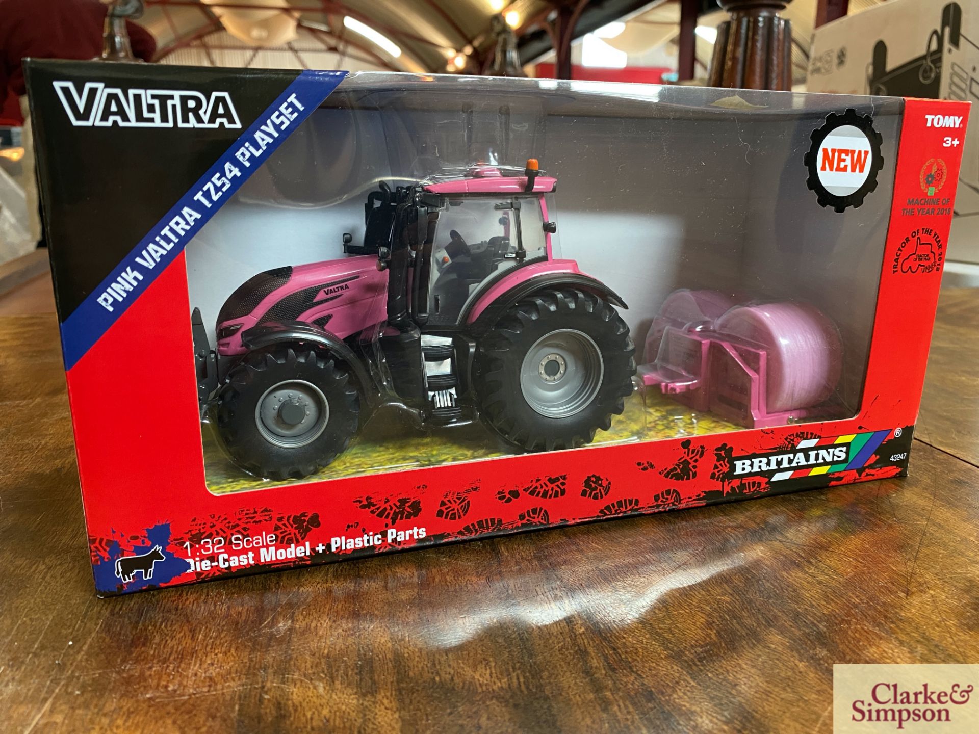 Britains Pink Valtra Tractor Set 1/32.*