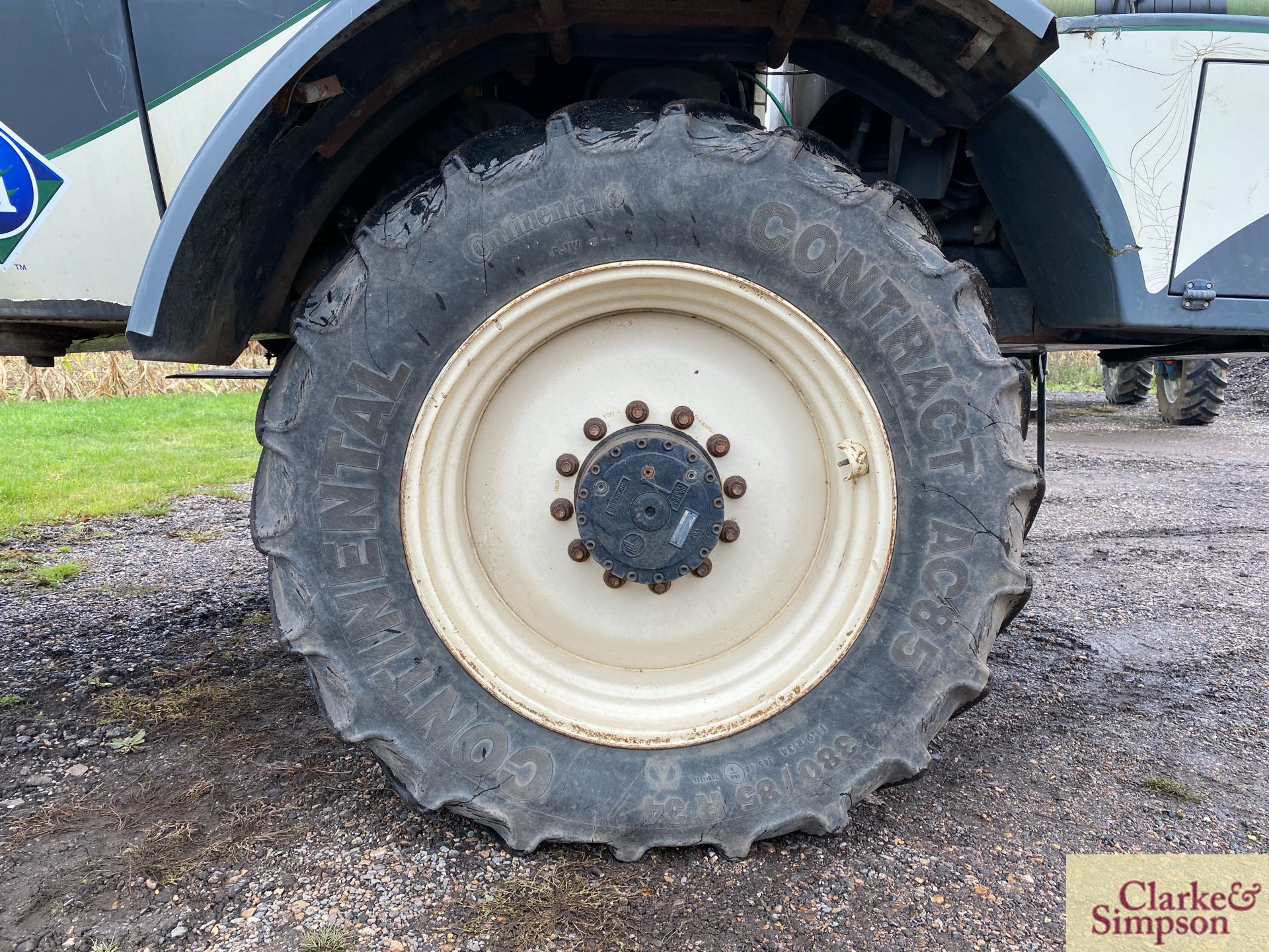 Househam Merlin M4/32 4WD 32m self-propelled sprayer. Registration AE14 LPN. Date of first - Image 12 of 54