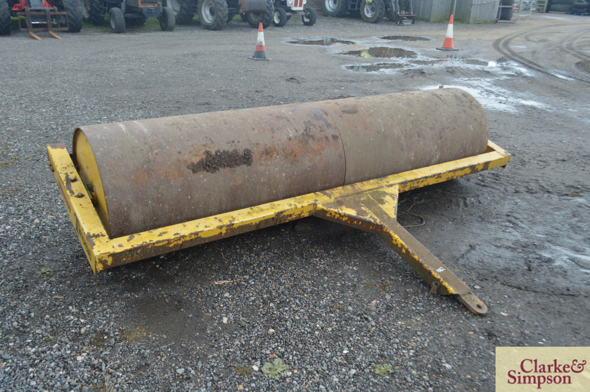 ** CATALOGUE CHANGE ** Twose 3m two drum flat roll (currently full). * - Image 4 of 4