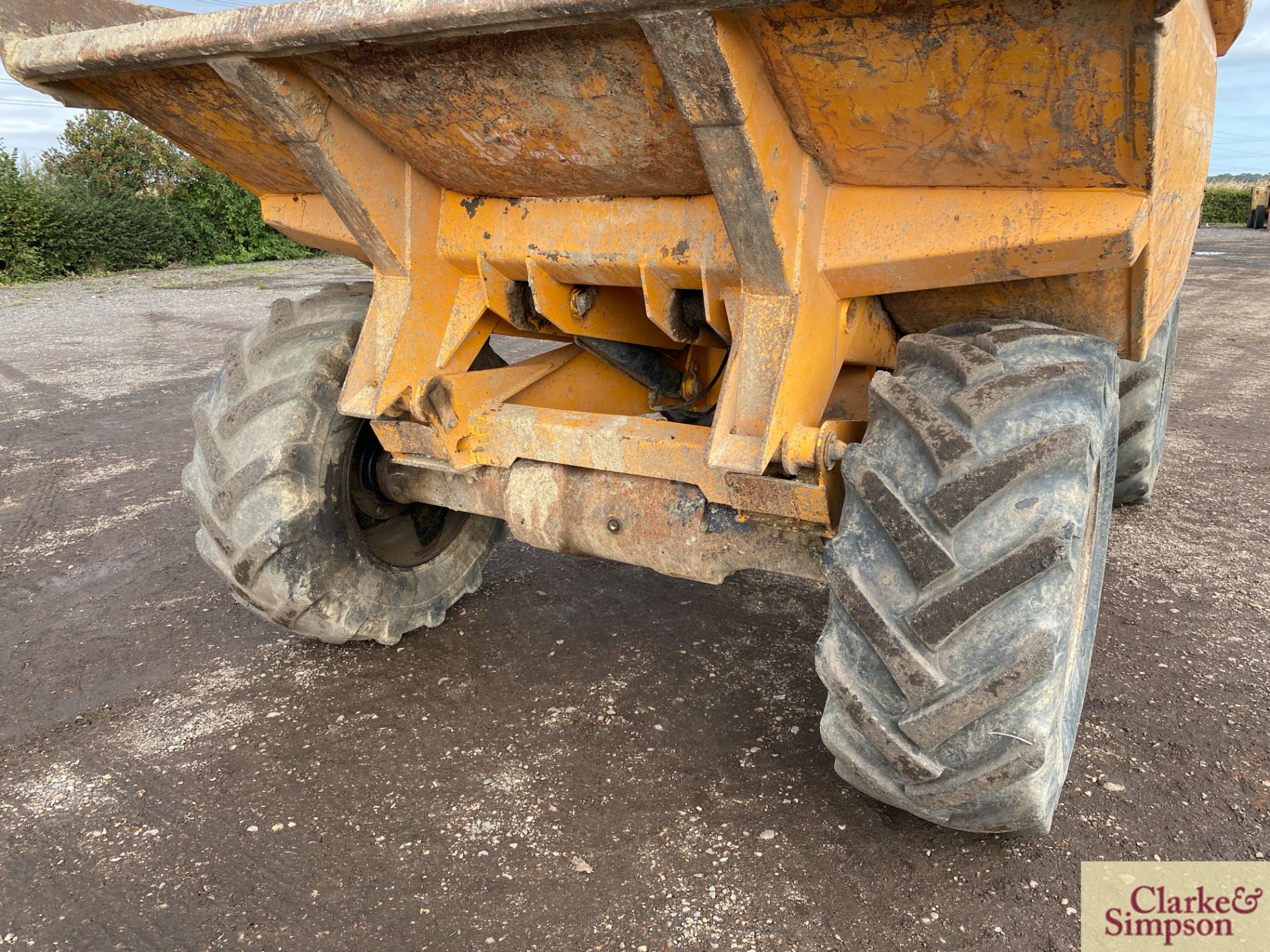Benford 6T 4WD pivot steer dumper. 2000. Serial number SLBDNOOEY7H0721. 405/70R20 wheels and - Image 9 of 36