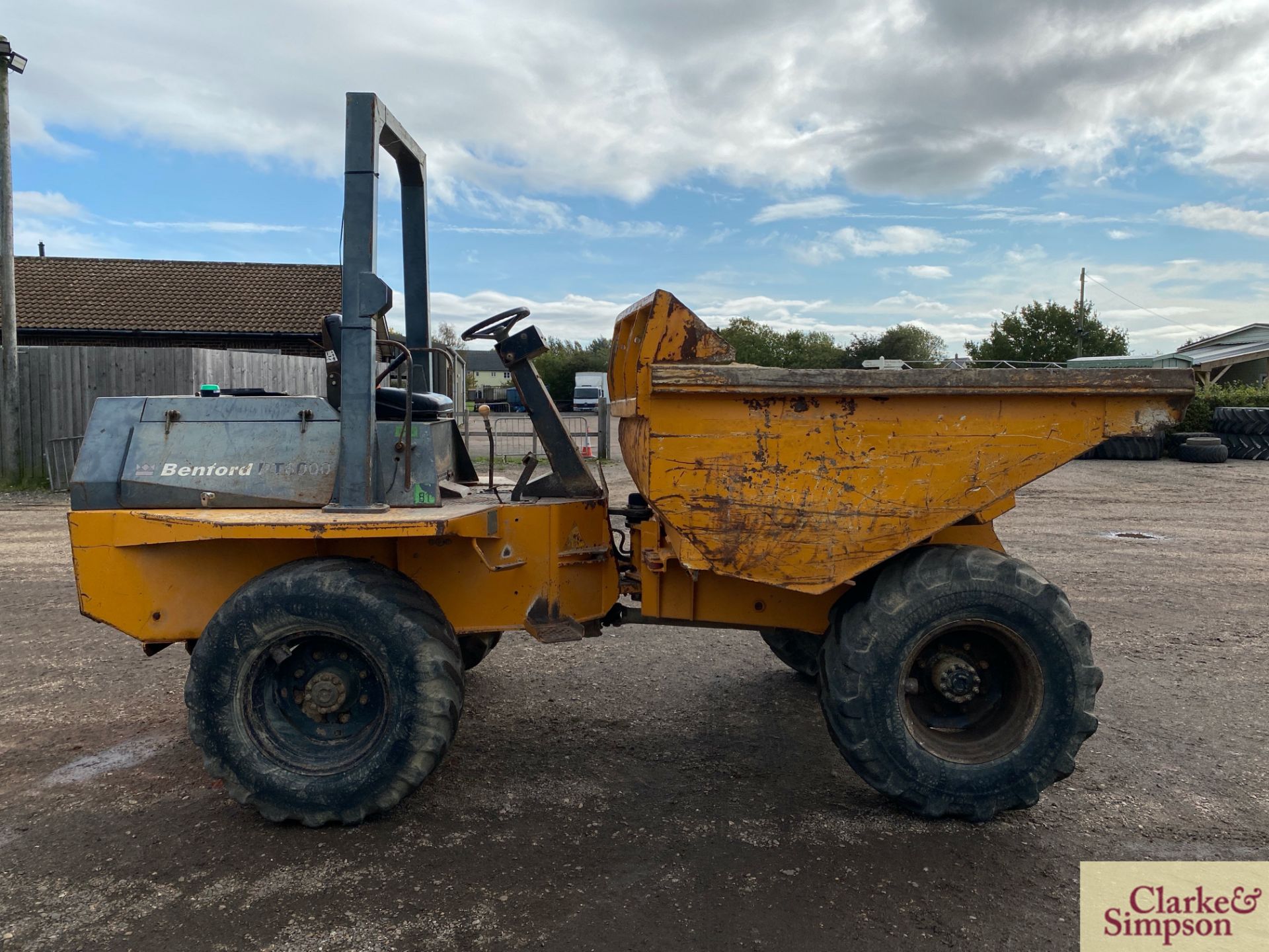Benford 6T 4WD pivot steer dumper. 2000. Serial number SLBDNOOEY7H0721. 405/70R20 wheels and - Image 6 of 36