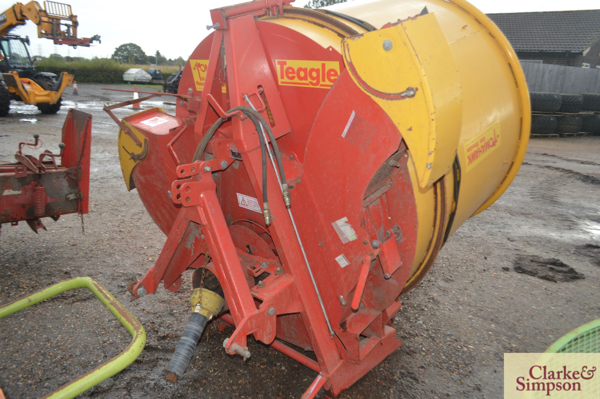 Teagle Tomahawk 4040 mounted straw chopper. 1998. Serial number 3457. With two outlets. No PTO. * - Image 5 of 8