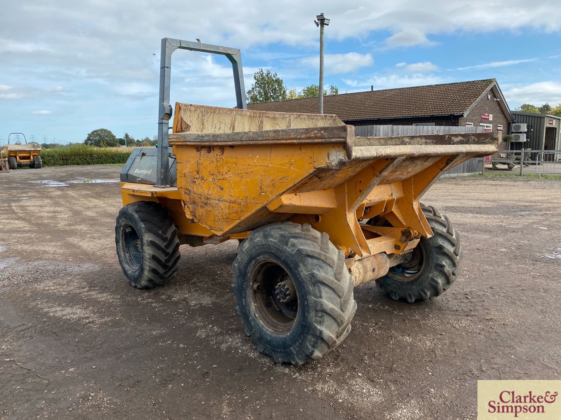 Benford 6T 4WD pivot steer dumper. 2000. Serial number SLBDNOOEY7H0721. 405/70R20 wheels and - Image 7 of 36