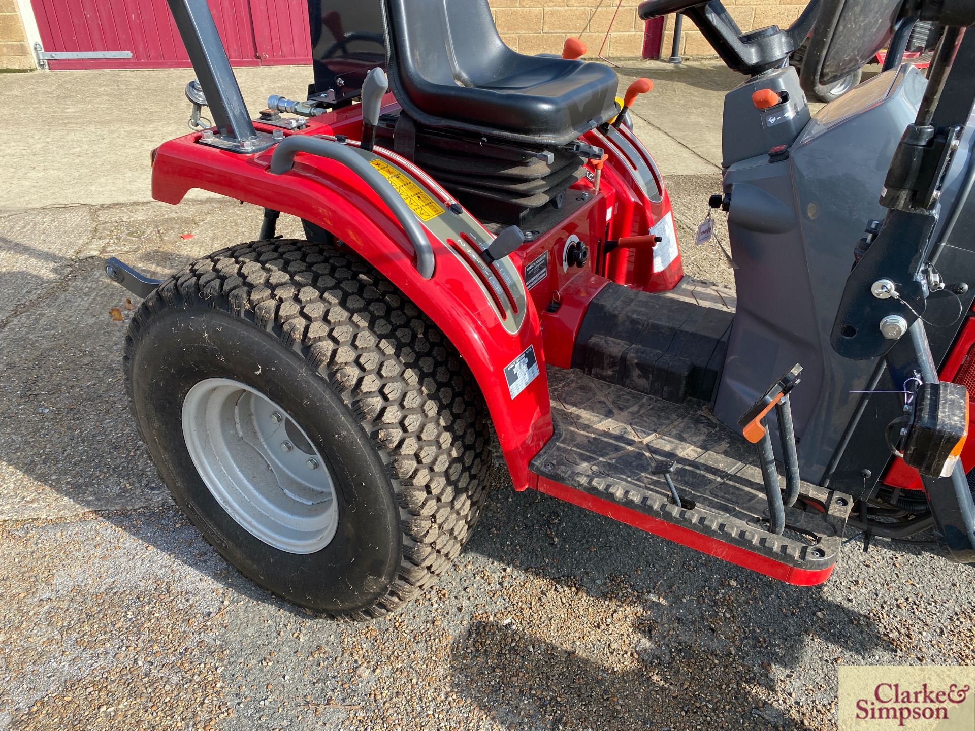 Massey Ferguson 1520 4WD compact tractor. 2017. Registration AY19 BXB. Date of first registration - Image 19 of 38