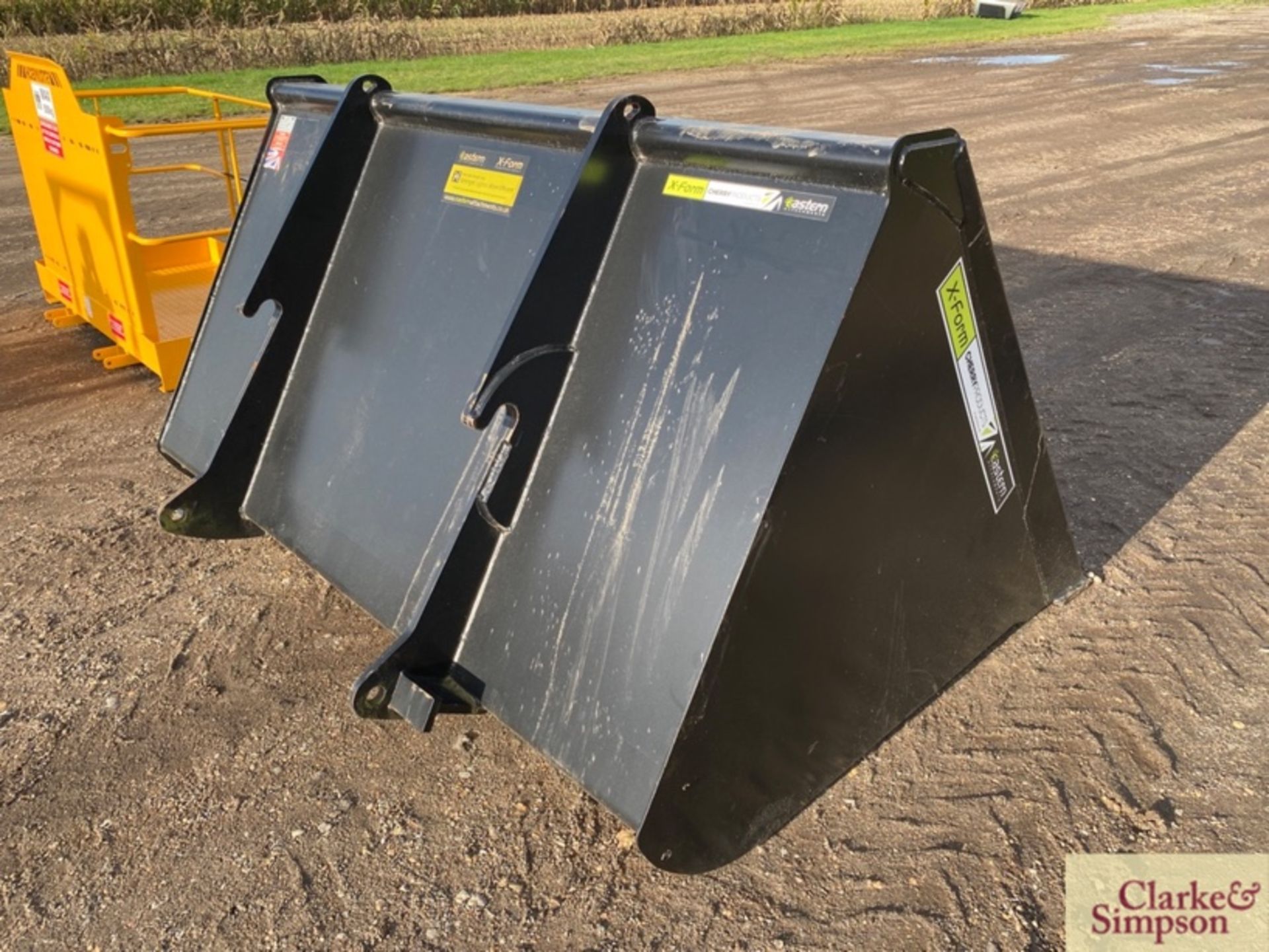 Eastern X-Form 2.8cu m grain bucket. 2018. With JCB Q-Fit brackets. * - Image 2 of 3