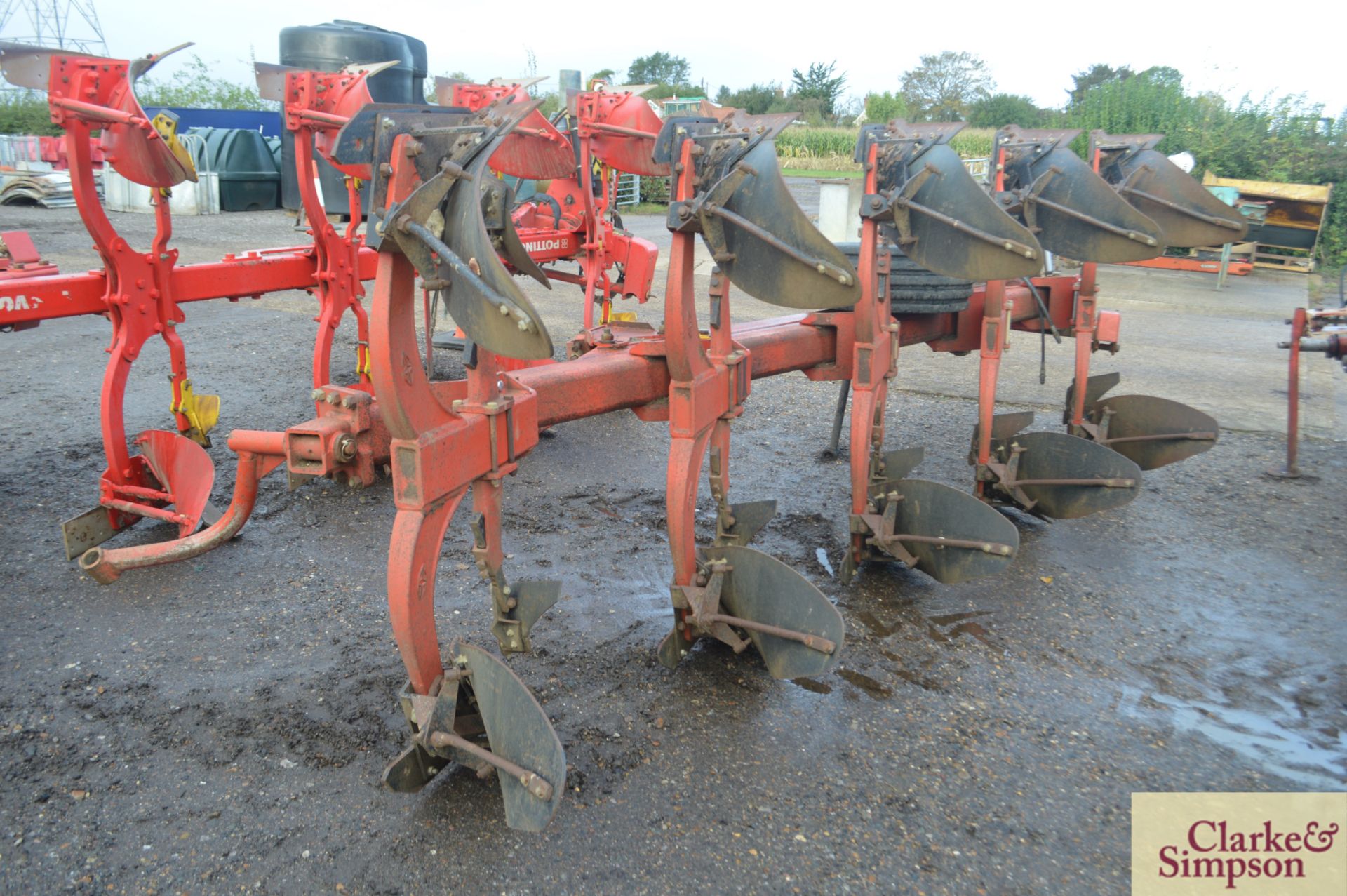 Gregoire Besson RB7 5F reversible plough. 1998. Serial number 705197. With No8 bodies and - Image 4 of 11