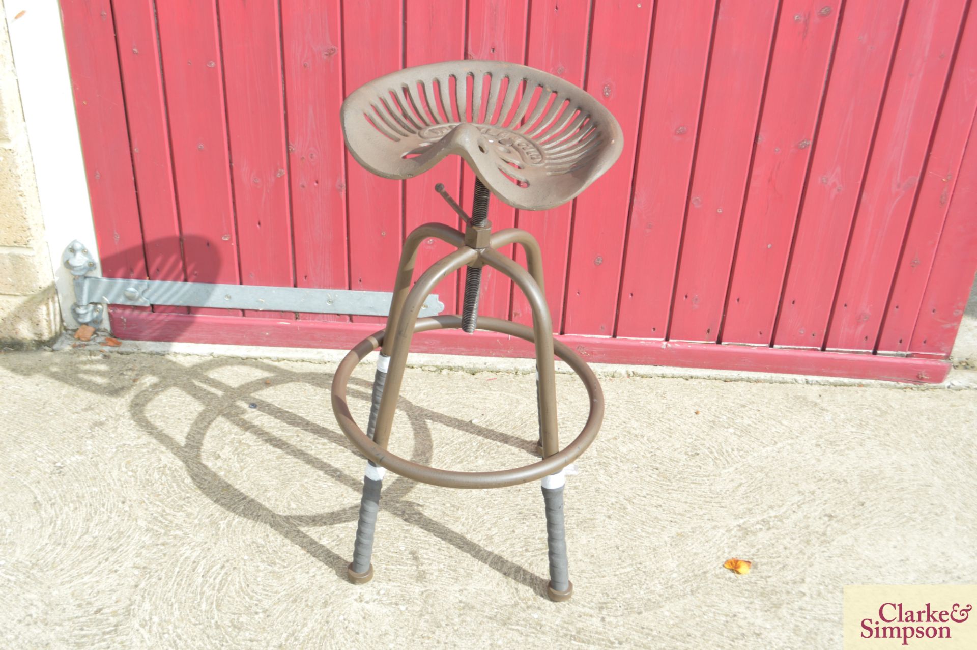 Heavy tractor stool.*