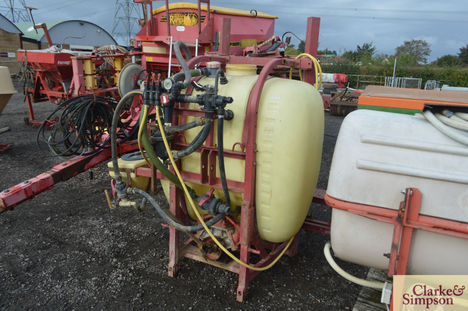 Hardi LY600 sprayer tank (no booms). *