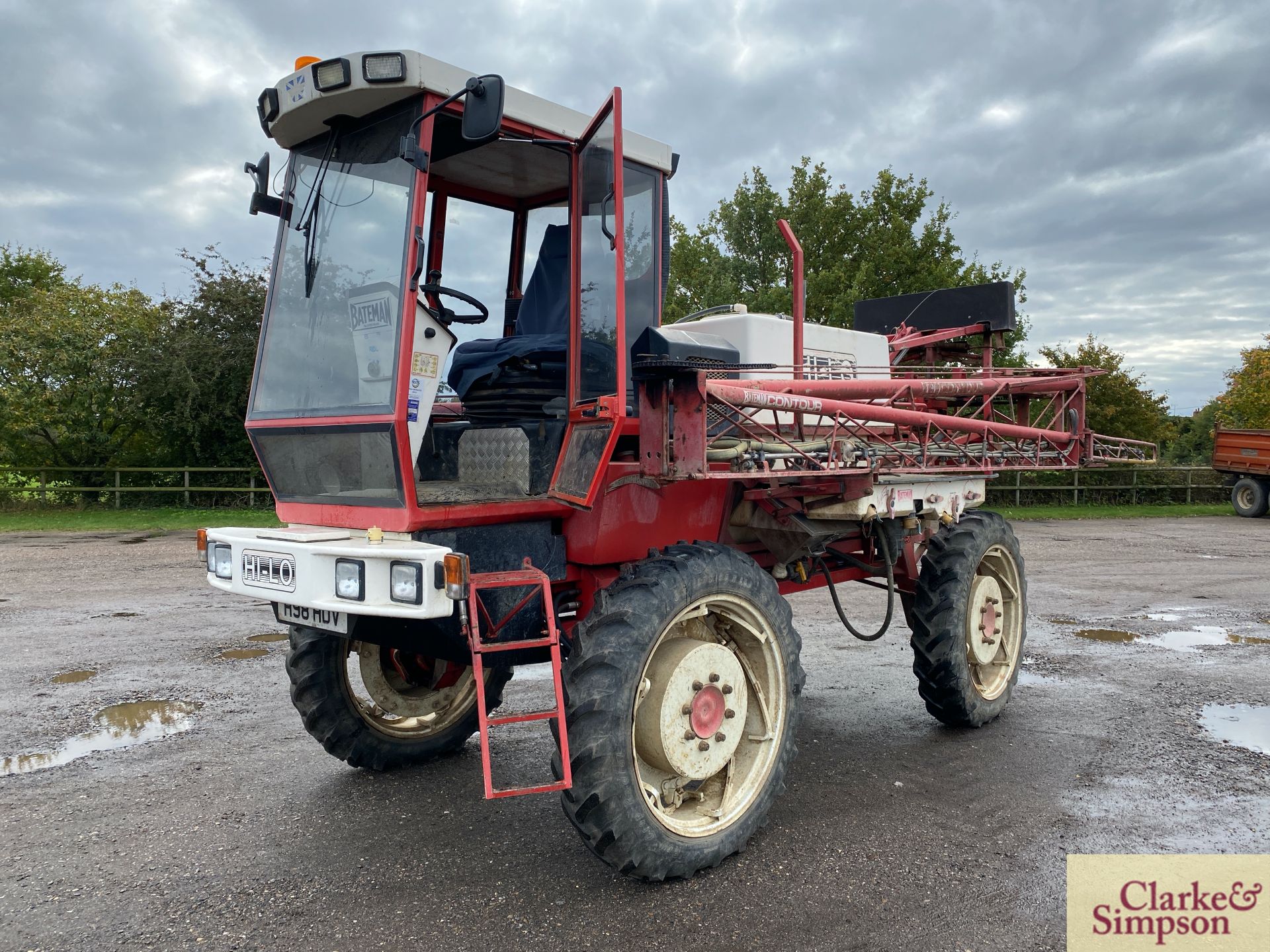 Bateman Hi-Lo 24m 4WD self-propelled sprayer. Registration H98 HDV. Date of first registration 06/