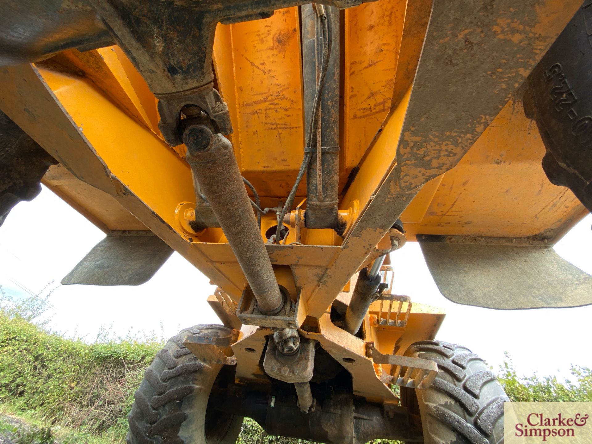 Benford 9T 4WD pivot steer dumper. 2005. Serial number SLBDINOOE507EW274. 500/60R22.5 wheels and - Image 35 of 38