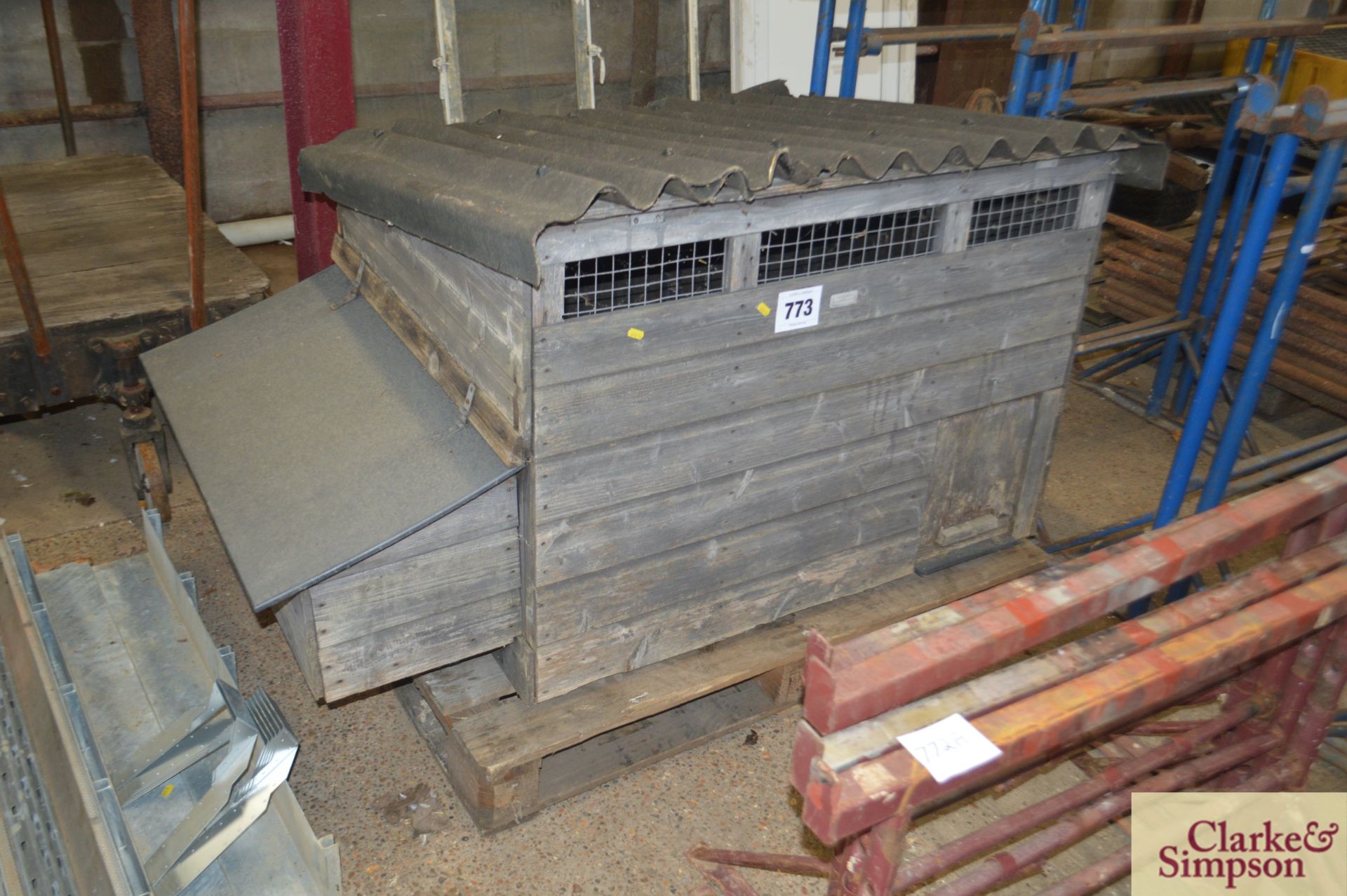 Small chicken hutch.