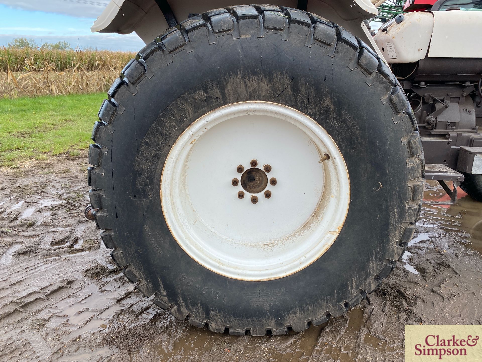 David Brown 885 2WD tractor. Serial number 623535. 2,972 hours. 16.9-24 rear turf tyres @ 99%. - Image 18 of 34