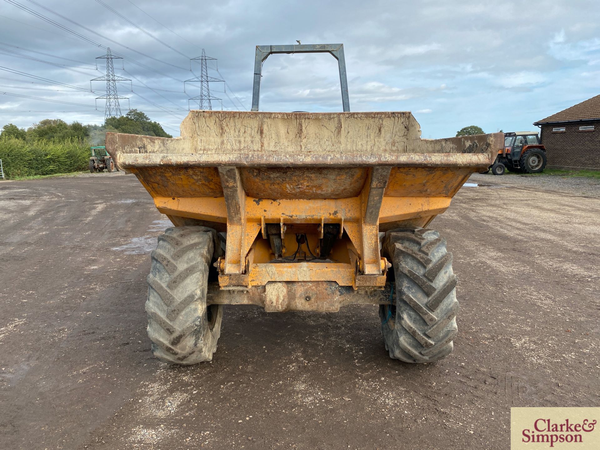 Benford 6T 4WD pivot steer dumper. 2000. Serial number SLBDNOOEY7H0721. 405/70R20 wheels and - Image 8 of 36