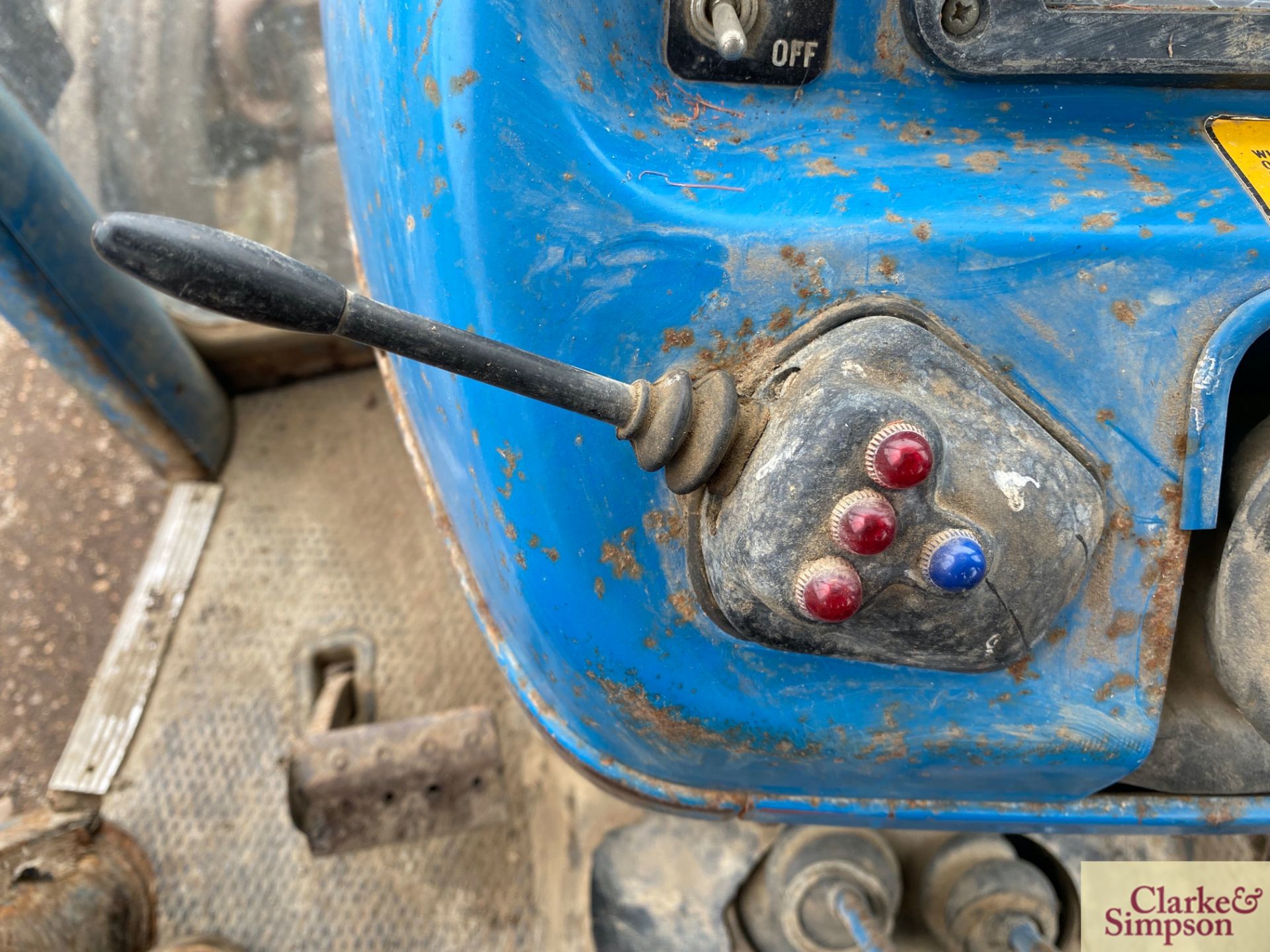 Ford 4100 2WD tractor. Registration SGV 409R. Date of first registration 02/1977. Serial number - Image 36 of 43