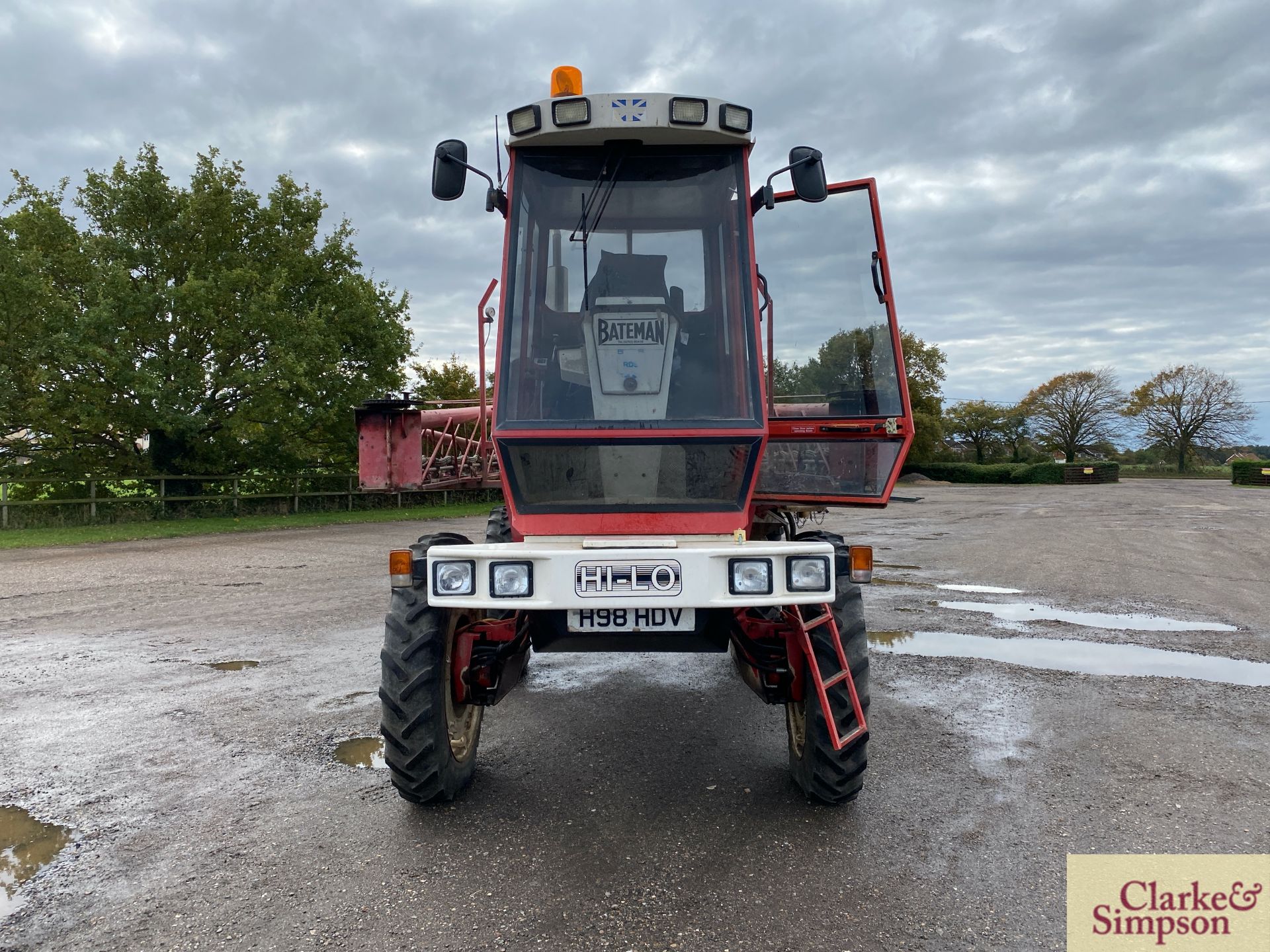 Bateman Hi-Lo 24m 4WD self-propelled sprayer. Registration H98 HDV. Date of first registration 06/ - Image 8 of 44