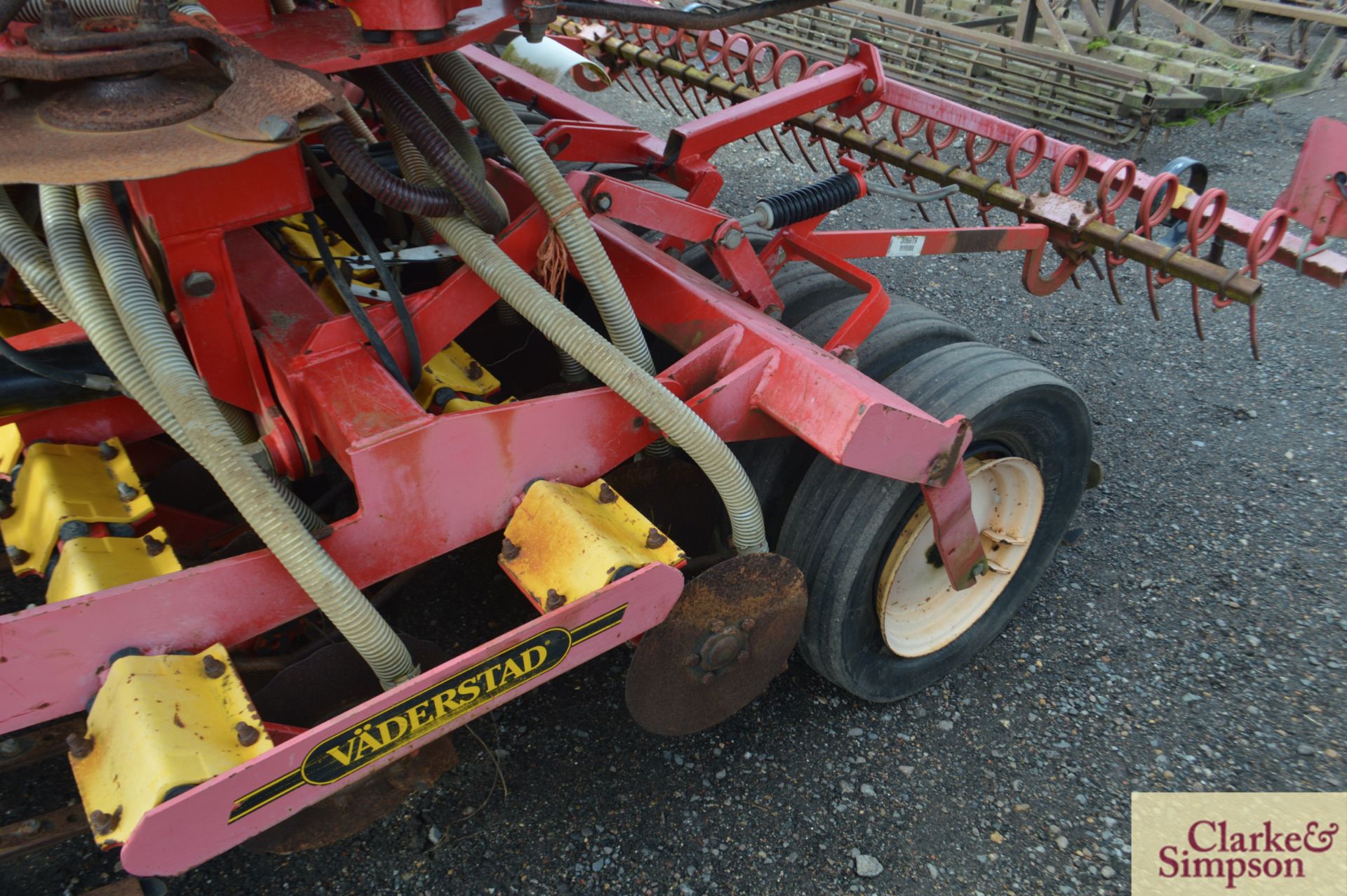 Vaderstad Rapid RDA400F 4m System Disc drill. 2001. Serial number 11033. With pre-emergence - Image 14 of 21