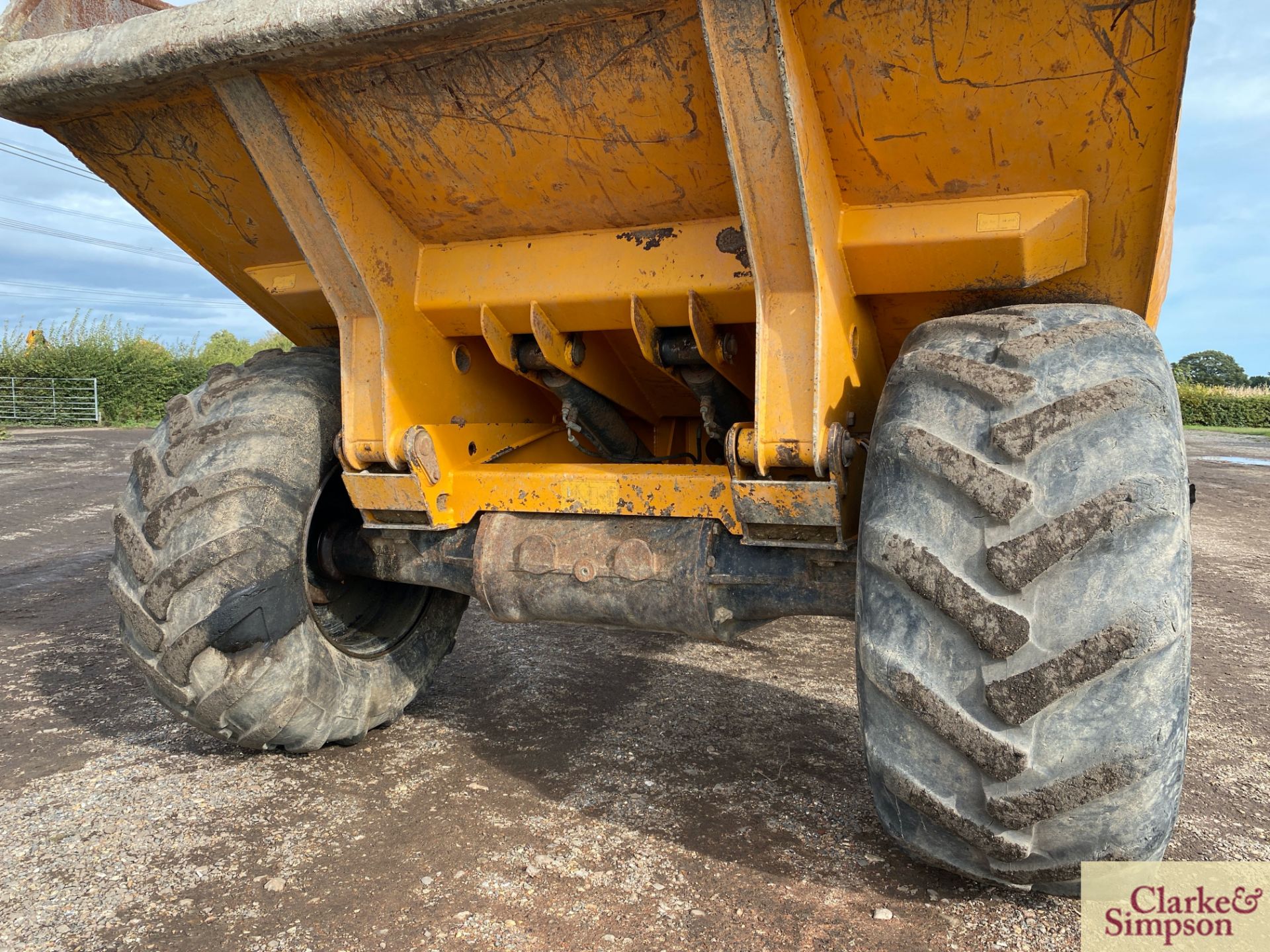 Benford 9T 4WD pivot steer dumper. 2005. Serial number SLBDINOOE507EW274. 500/60R22.5 wheels and - Image 9 of 38