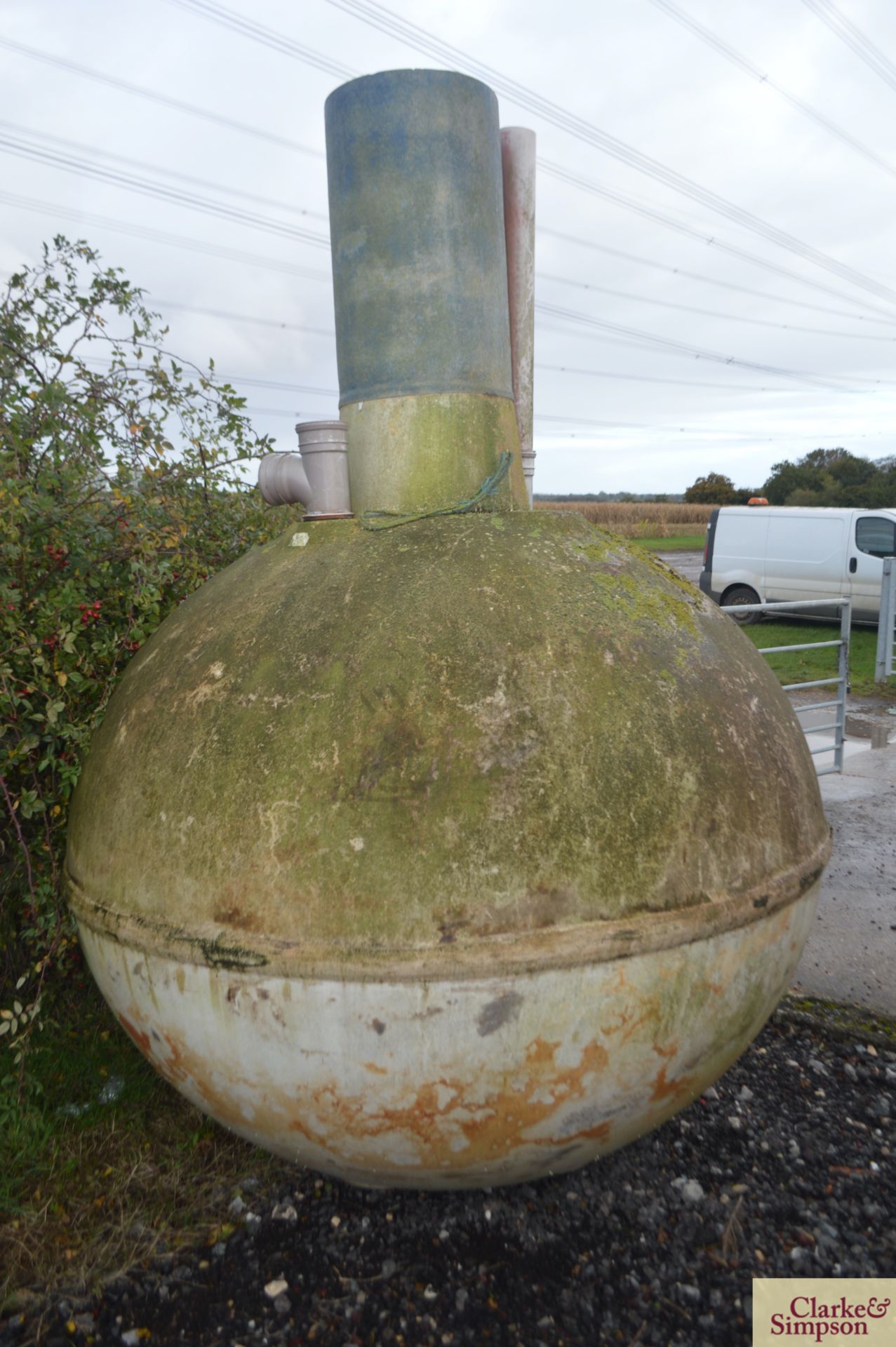 3800L septic tank. Requires repair. - Image 2 of 3