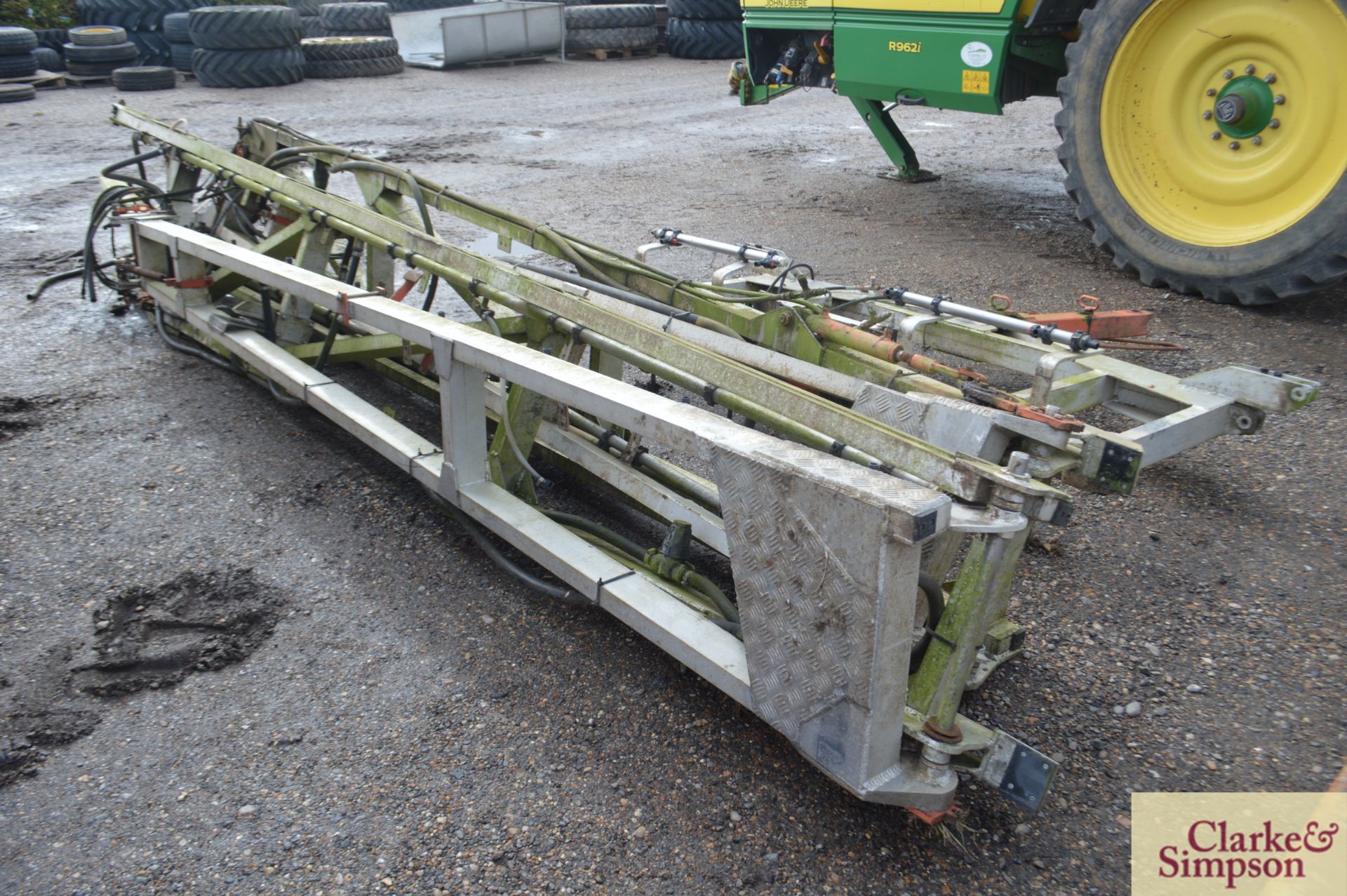 Landquip 24m aluminium sprayer booms. * - Image 3 of 4