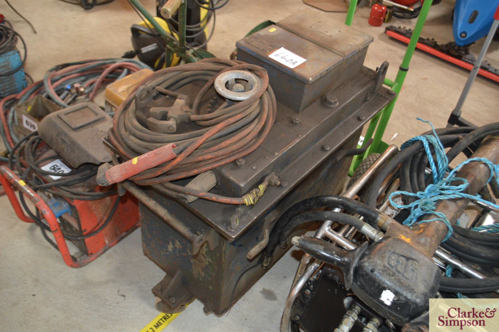 Large oil filled welder. * - Image 2 of 2