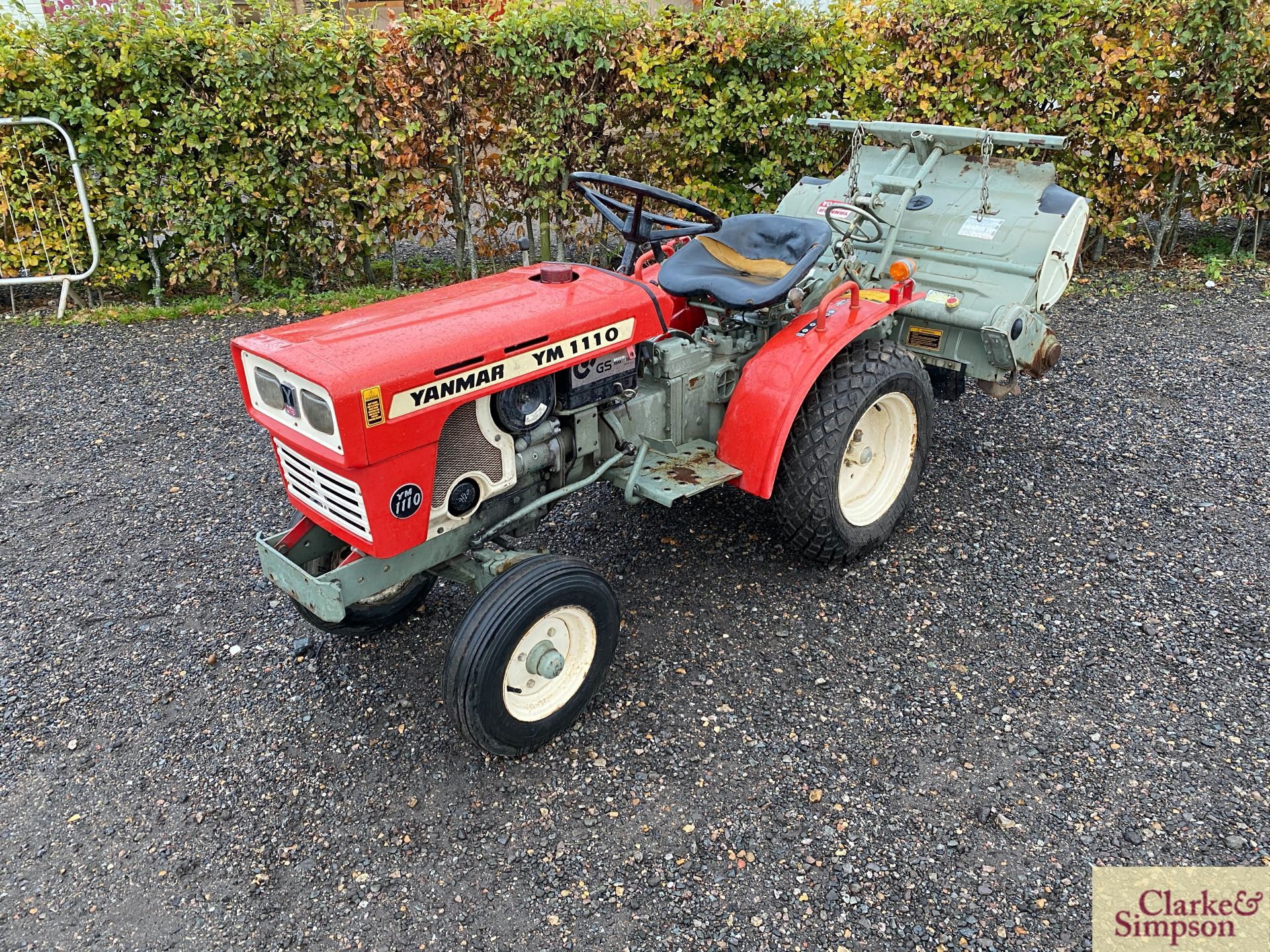 Yanmar 1100 2WD compact tractor. With Yanmar RS1000A mounted rotovator. Recent new turf tyres. - Image 25 of 26